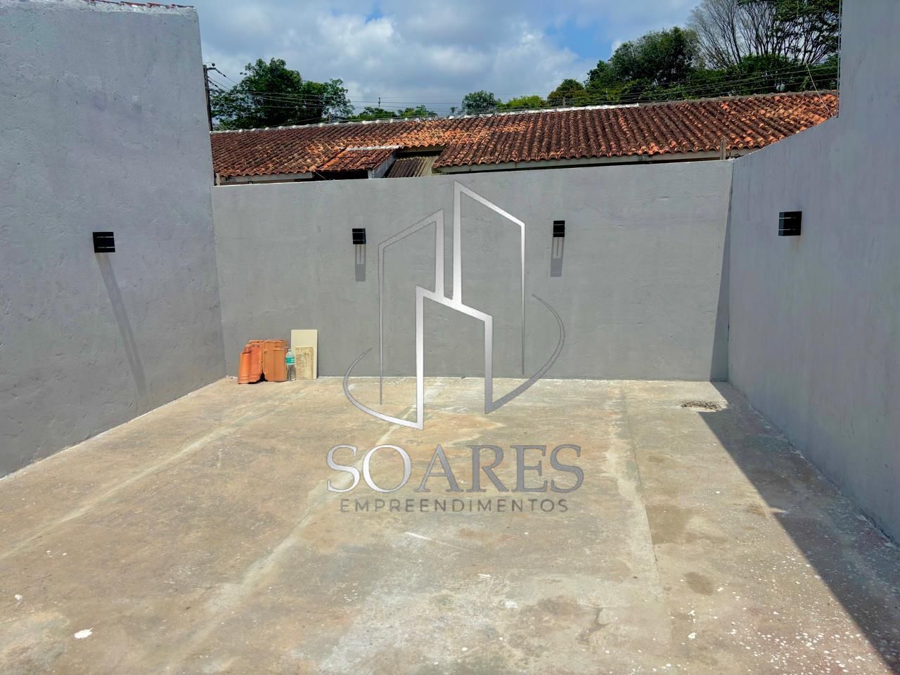 Casa à venda com 2 quartos, 80m² - Foto 1
