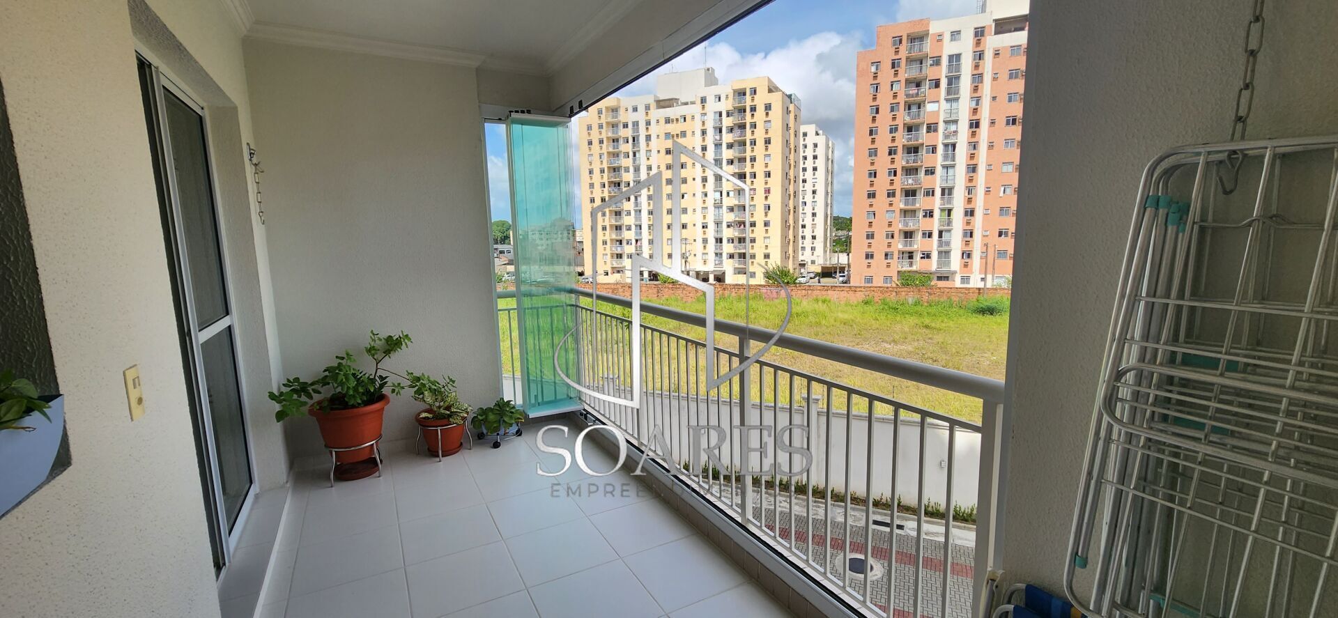 Apartamento à venda com 3 quartos, 96m² - Foto 2