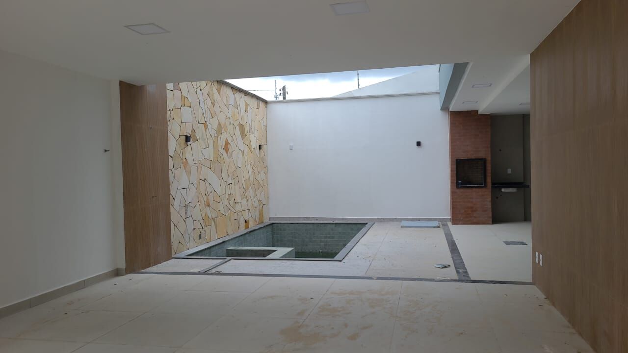 Casa à venda com 3 quartos, 200m² - Foto 1