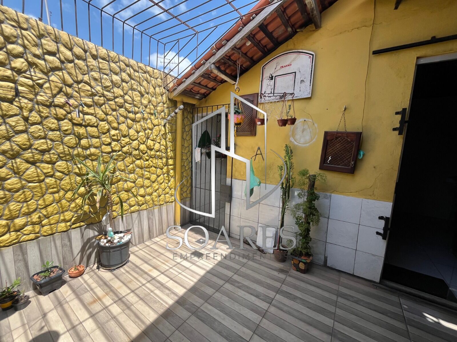 Casa à venda com 3 quartos, 200m² - Foto 1