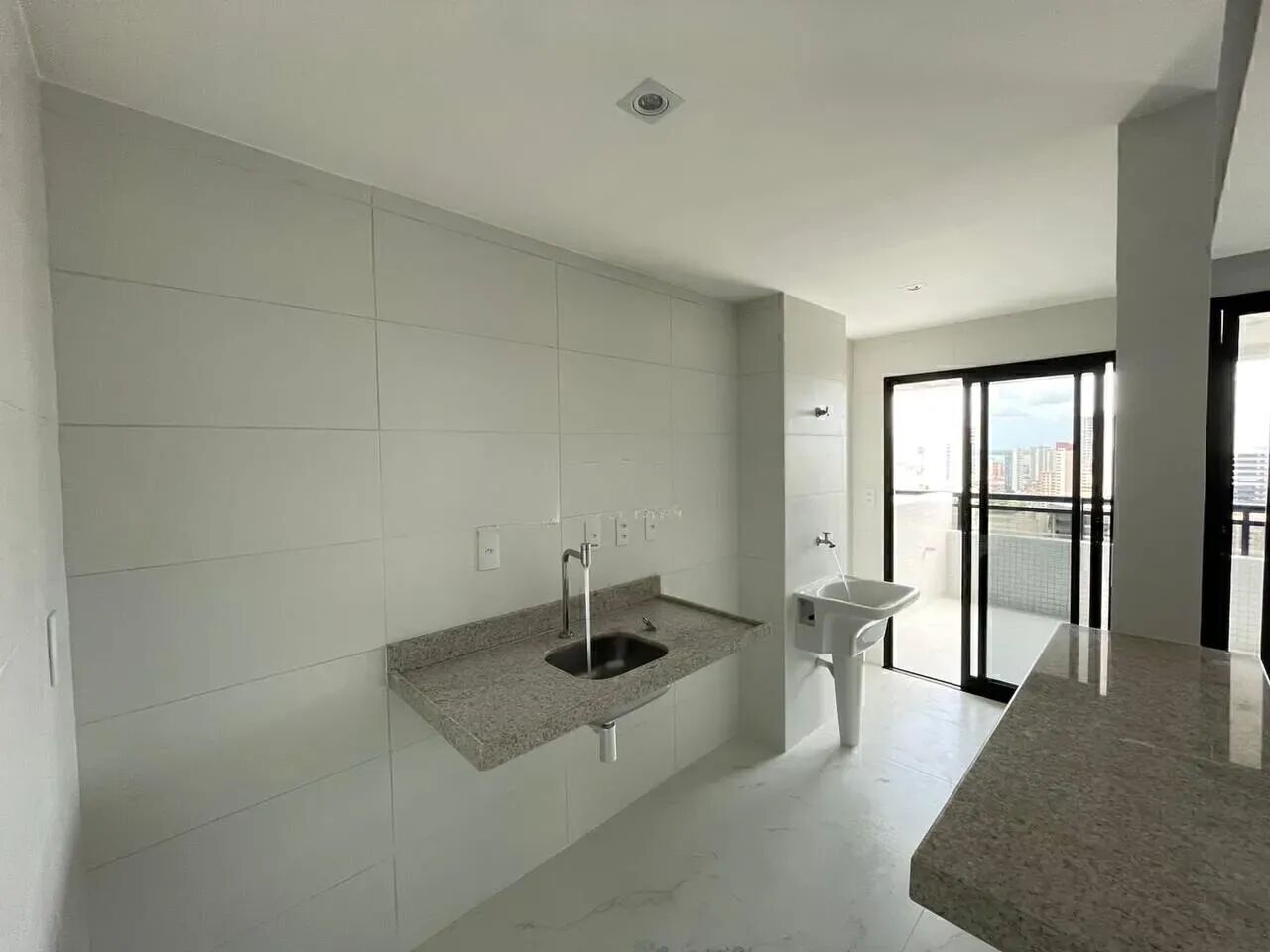 Apartamento à venda com 3 quartos, 84m² - Foto 3