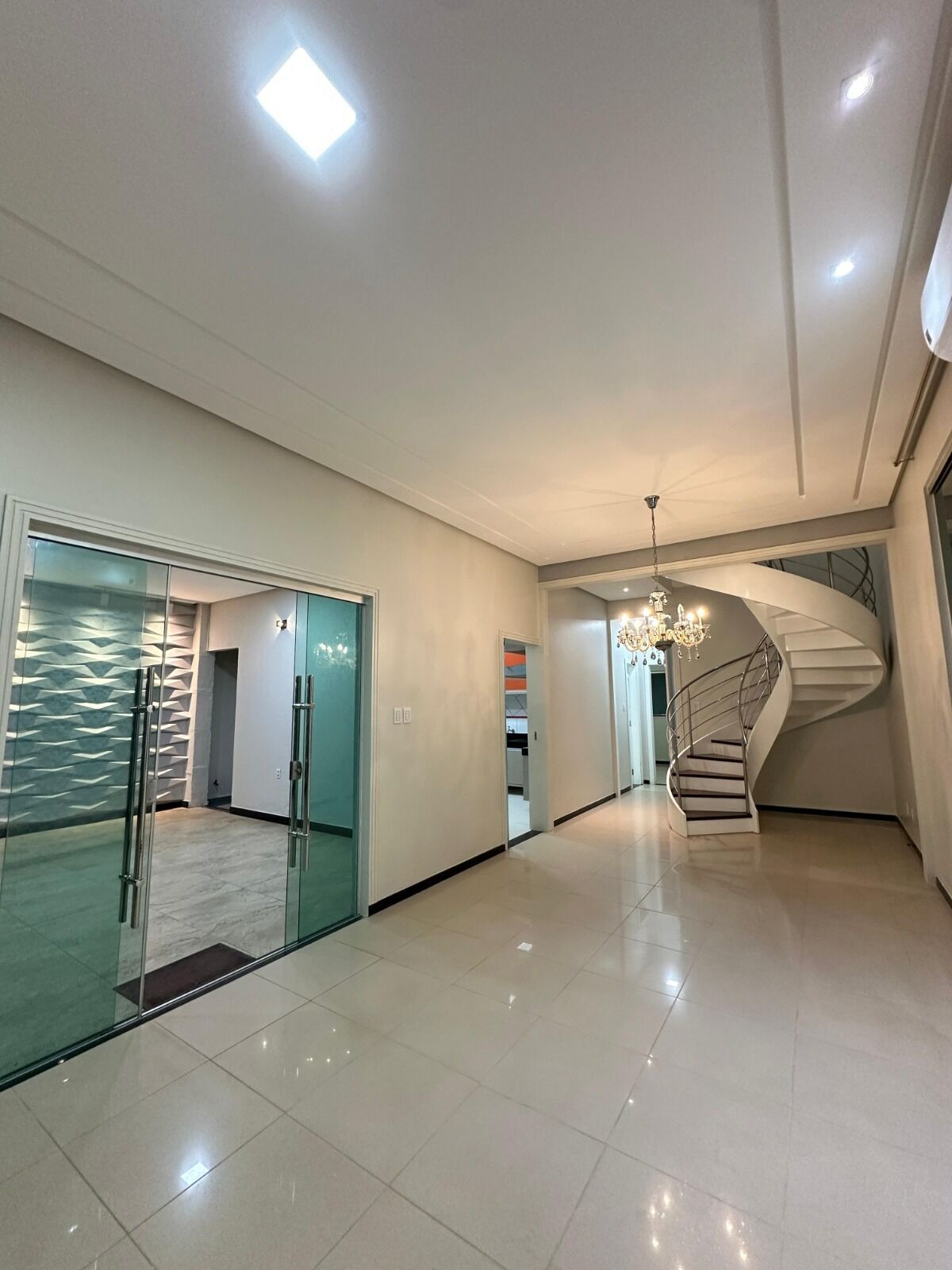 Casa, 4 quartos, 217 m² - Foto 1