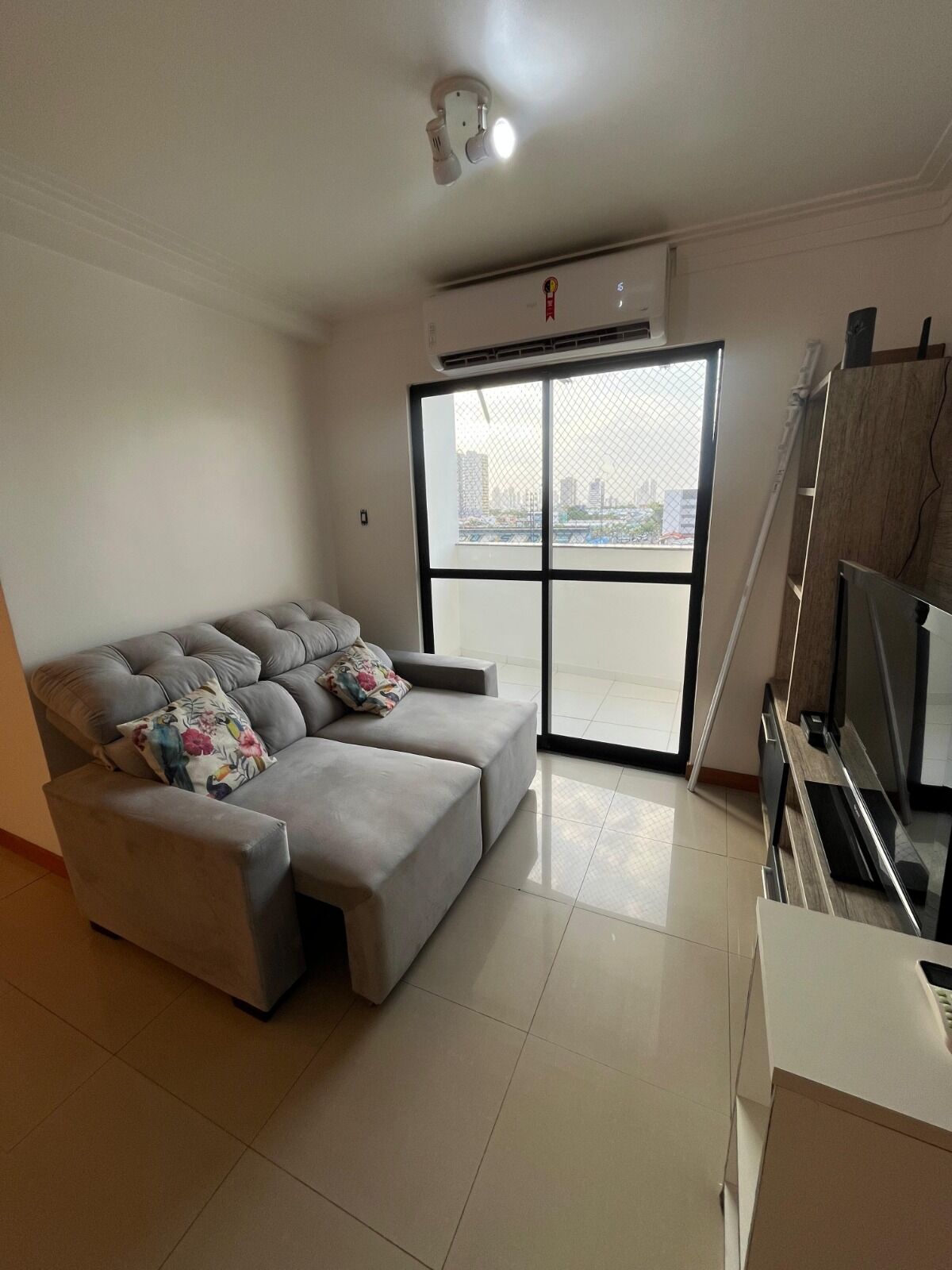 Apartamento à venda com 3 quartos, 105m² - Foto 2