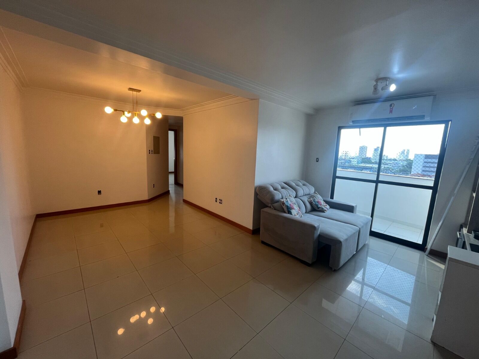 Apartamento à venda com 3 quartos, 105m² - Foto 1