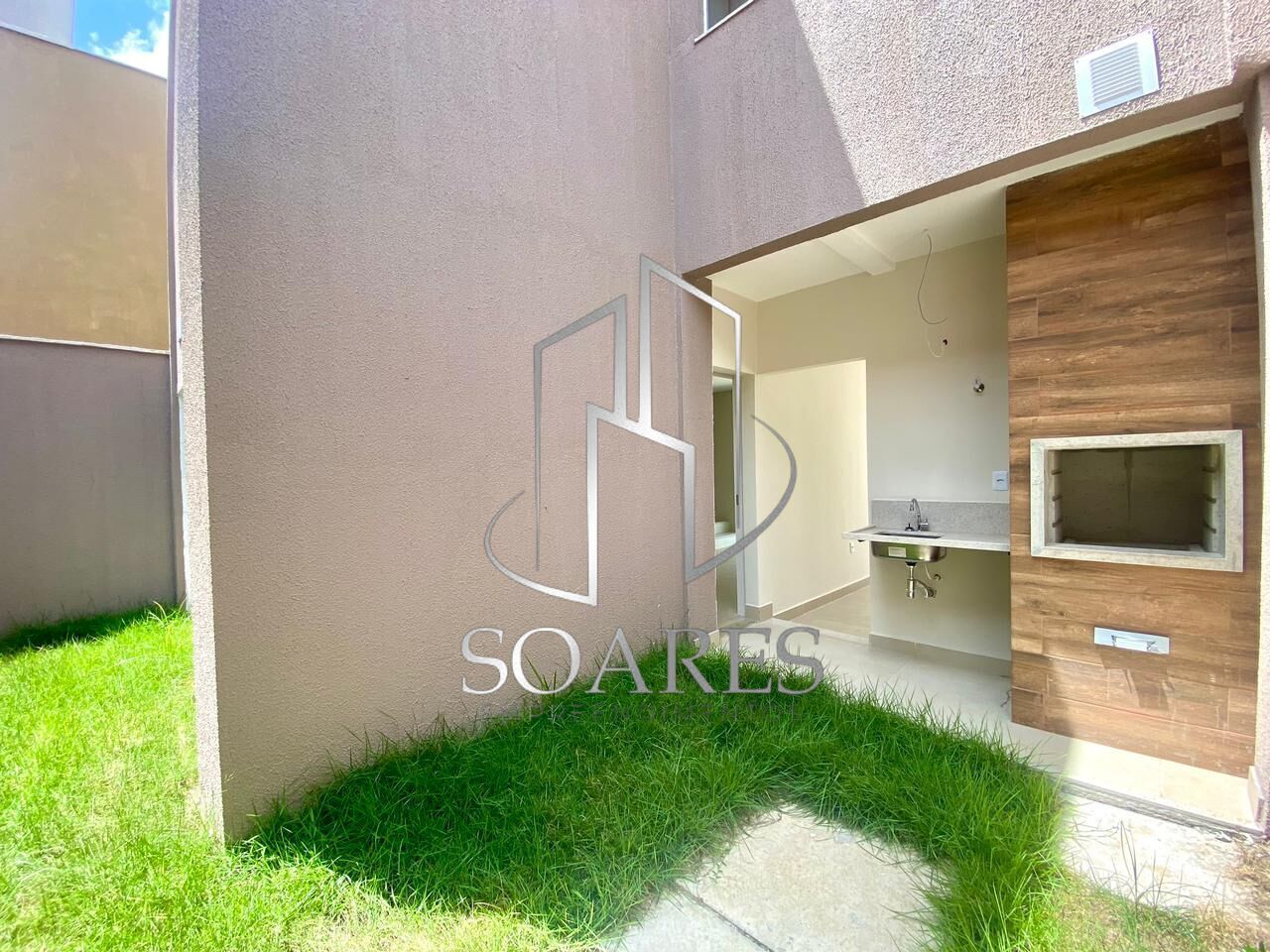 Casa à venda com 3 quartos, 114m² - Foto 3
