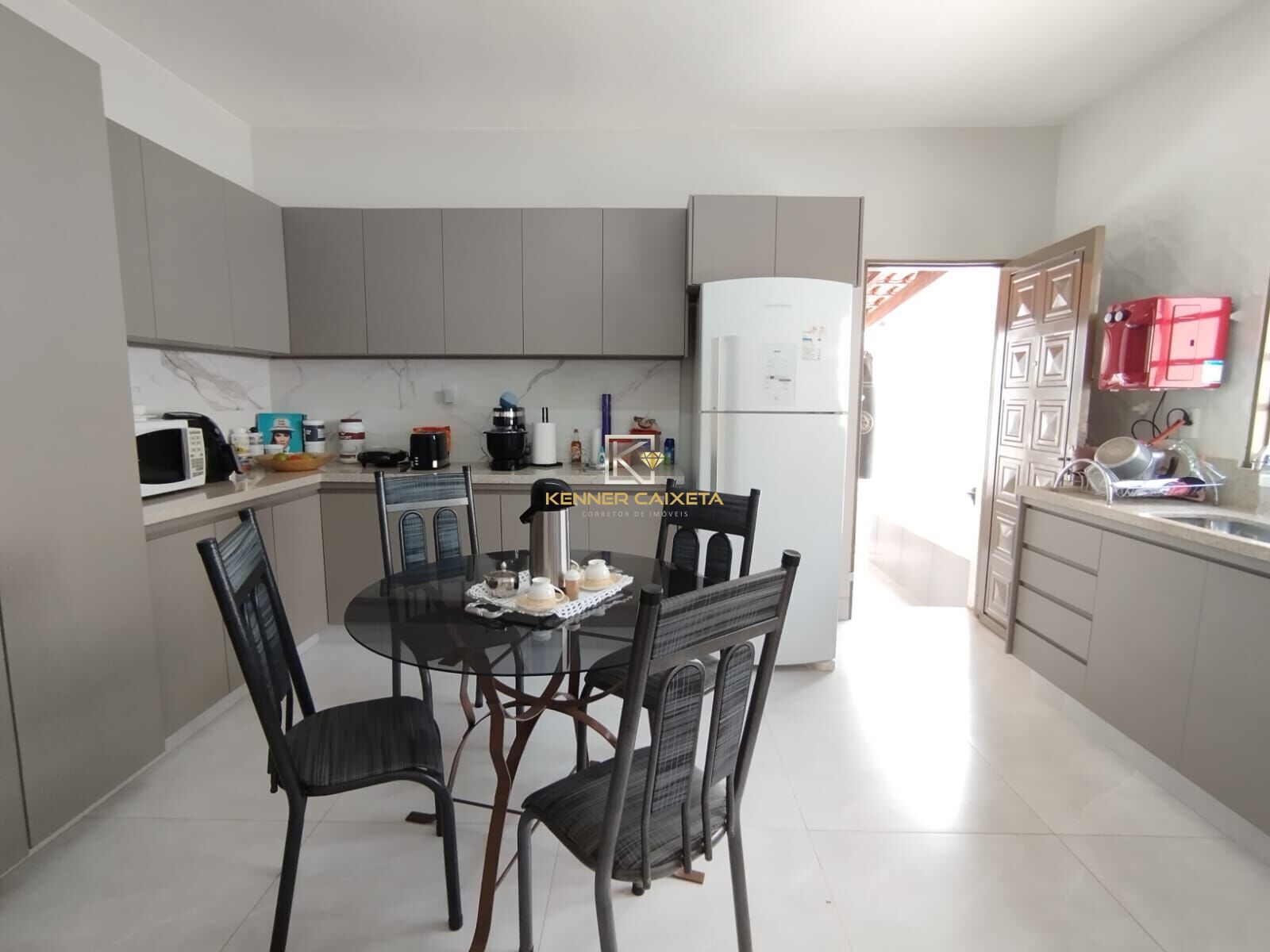 Casa à venda com 3 quartos, 147m² - Foto 1