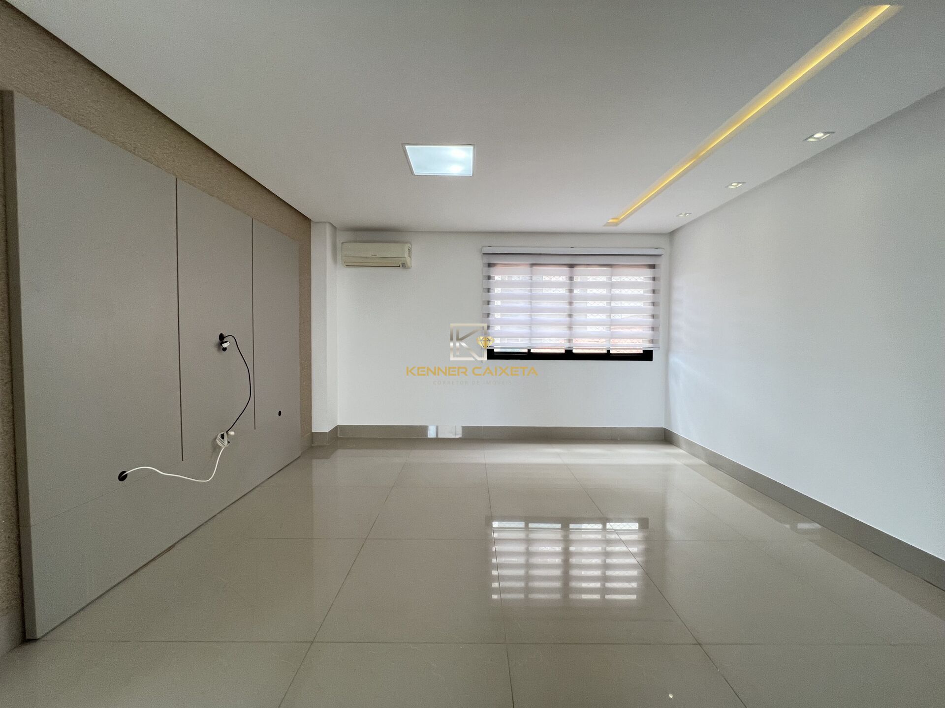 Apartamento à venda com 4 quartos, 200m² - Foto 2