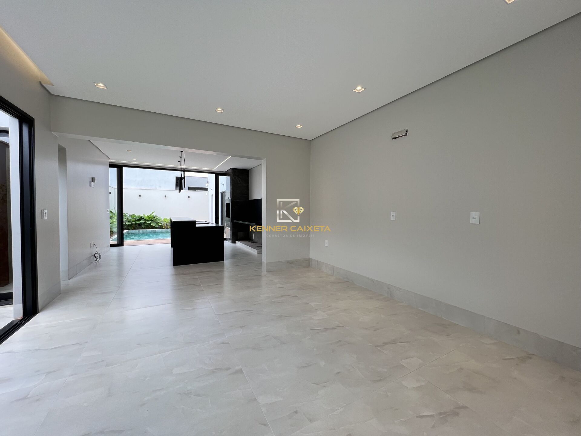 Casa à venda com 3 quartos, 240m² - Foto 4