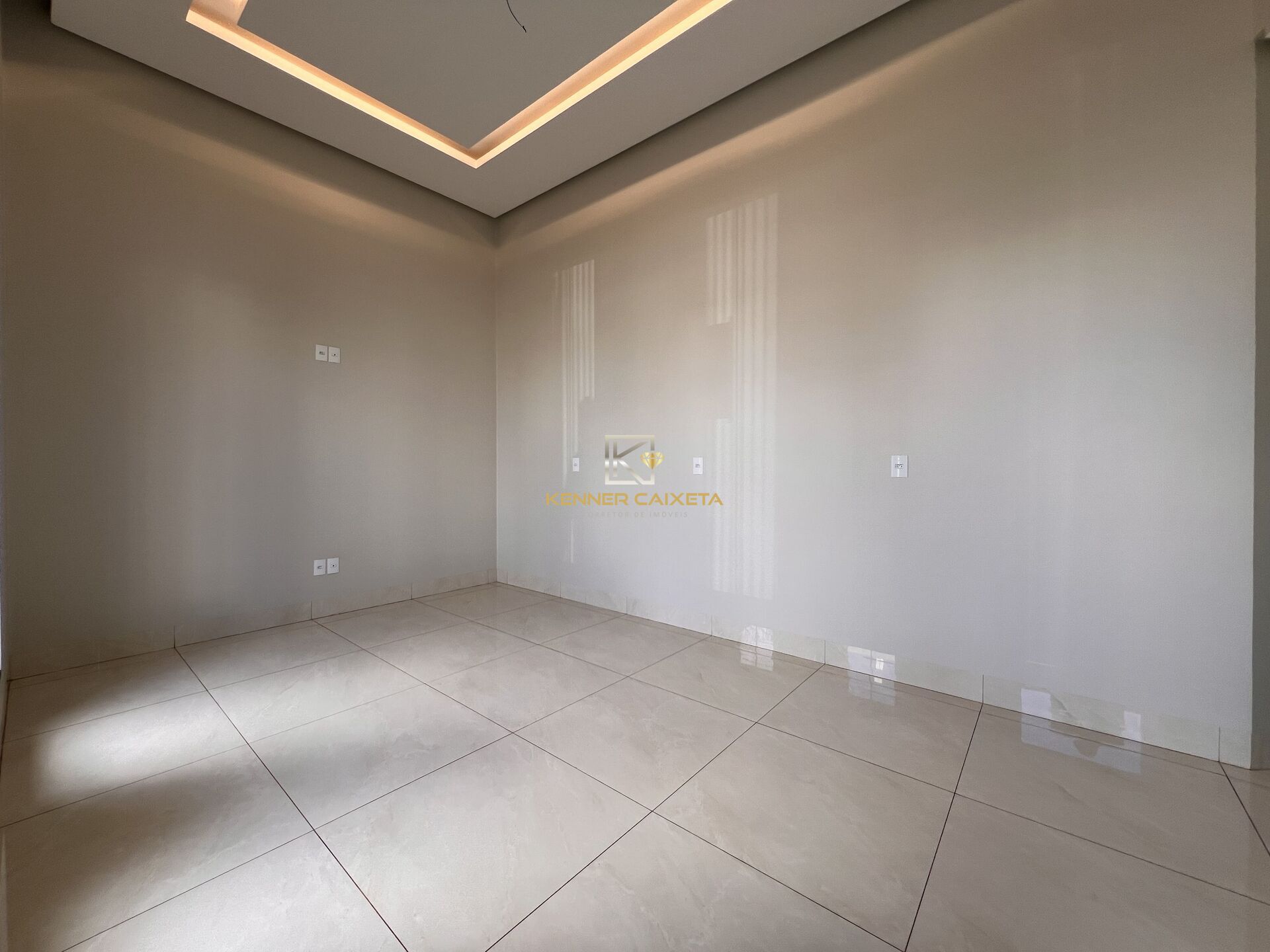 Casa à venda com 3 quartos, 204m² - Foto 1