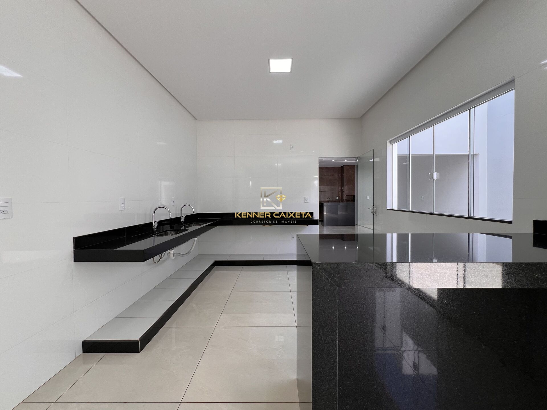 Casa à venda com 3 quartos, 204m² - Foto 4