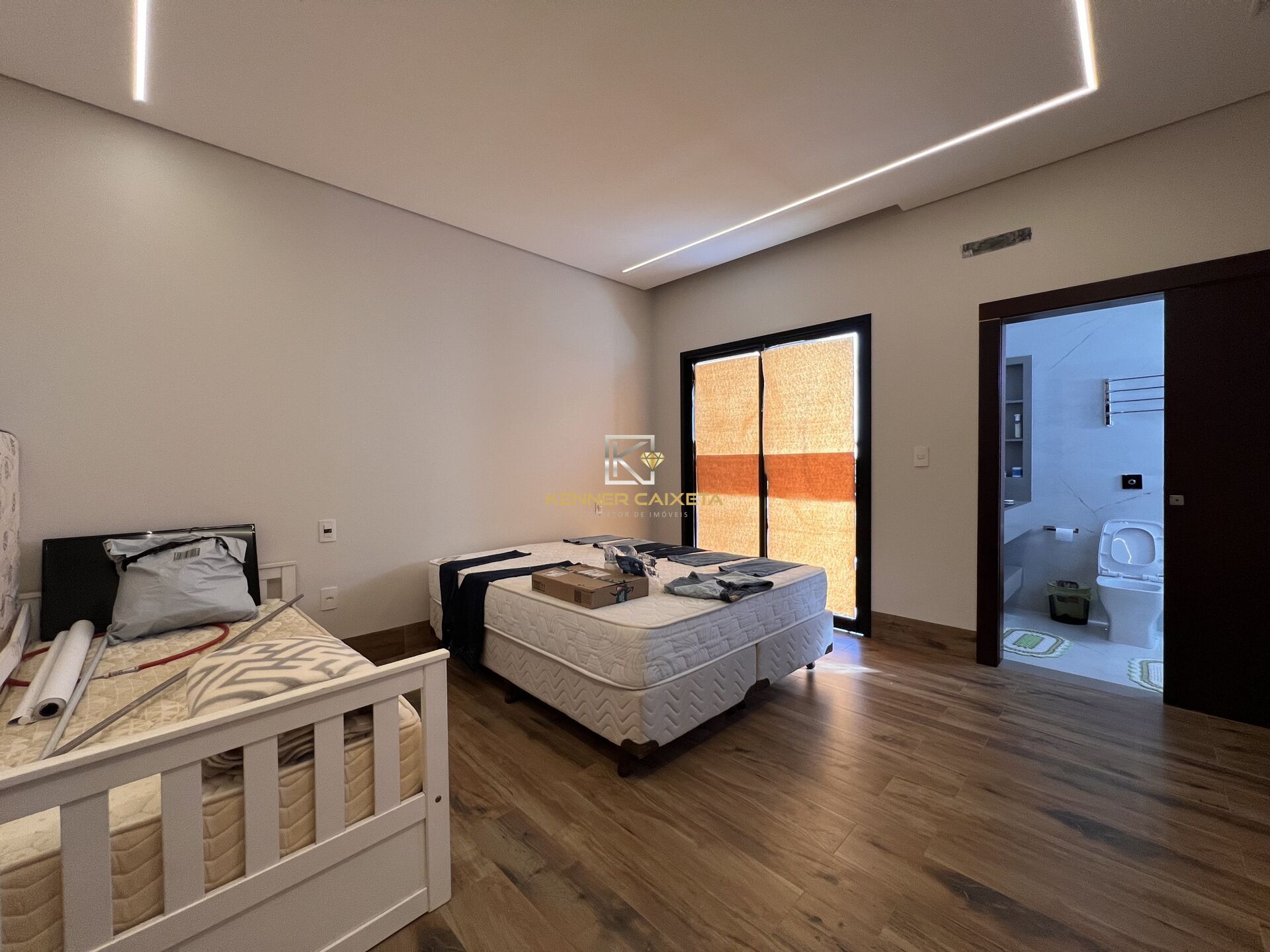 Casa à venda com 4 quartos, 306m² - Foto 17