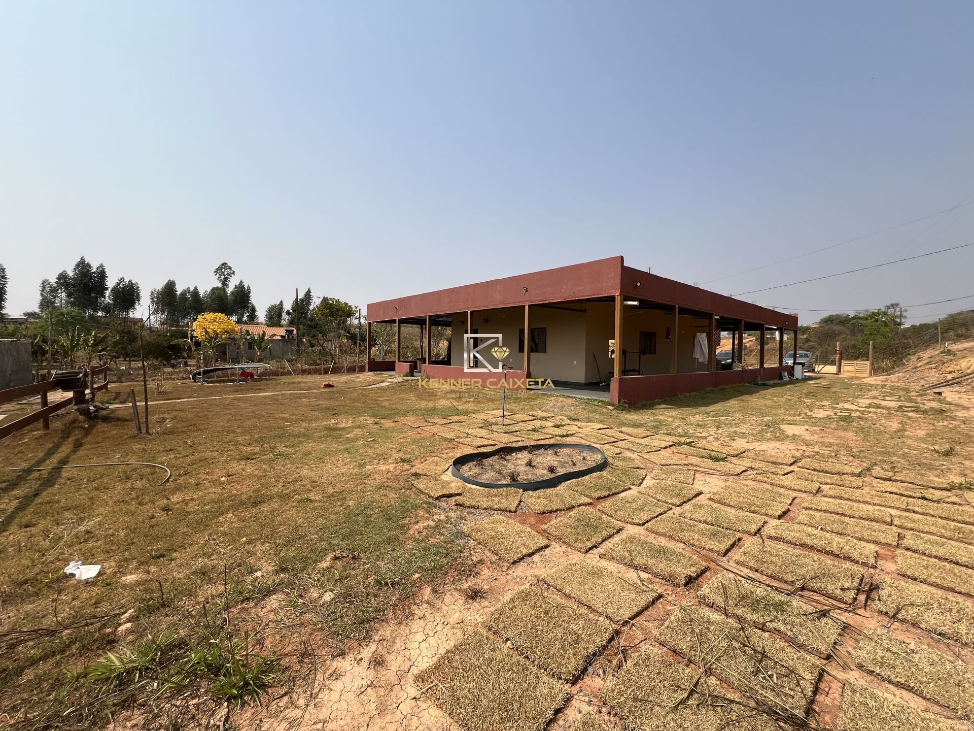 Fazenda à venda com 4 quartos, 2000m² - Foto 1