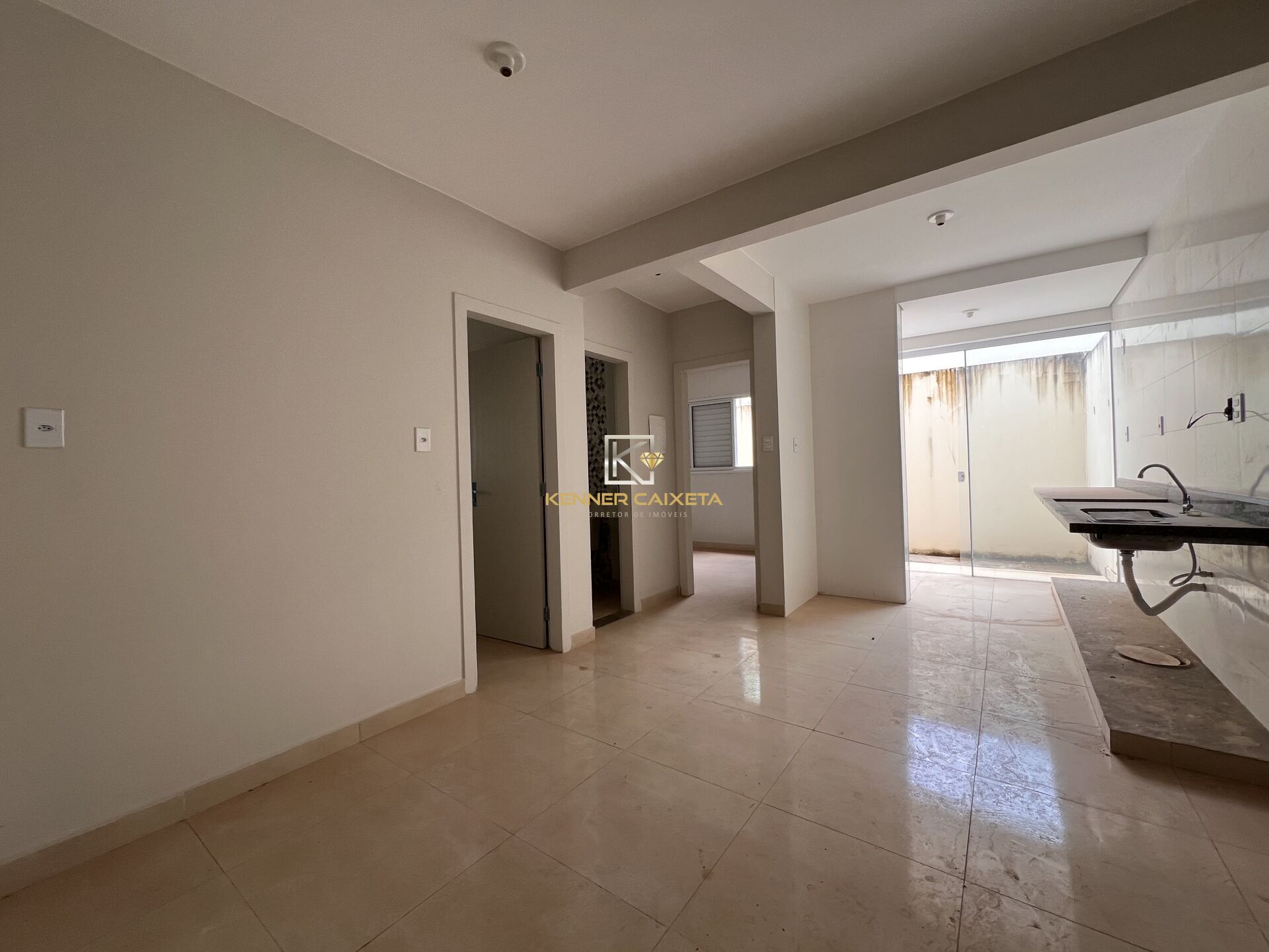 Apartamento à venda com 2 quartos, 69m² - Foto 2