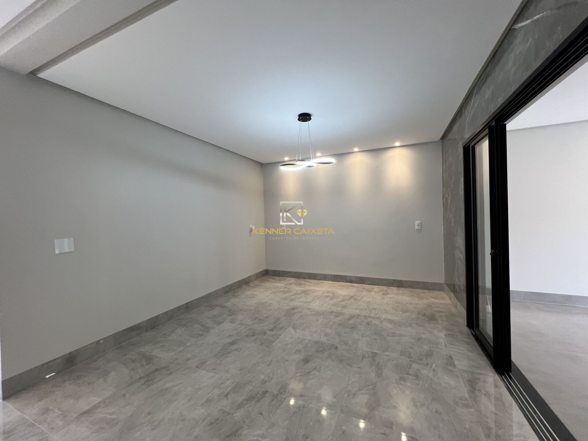 Casa à venda com 4 quartos, 239m² - Foto 4