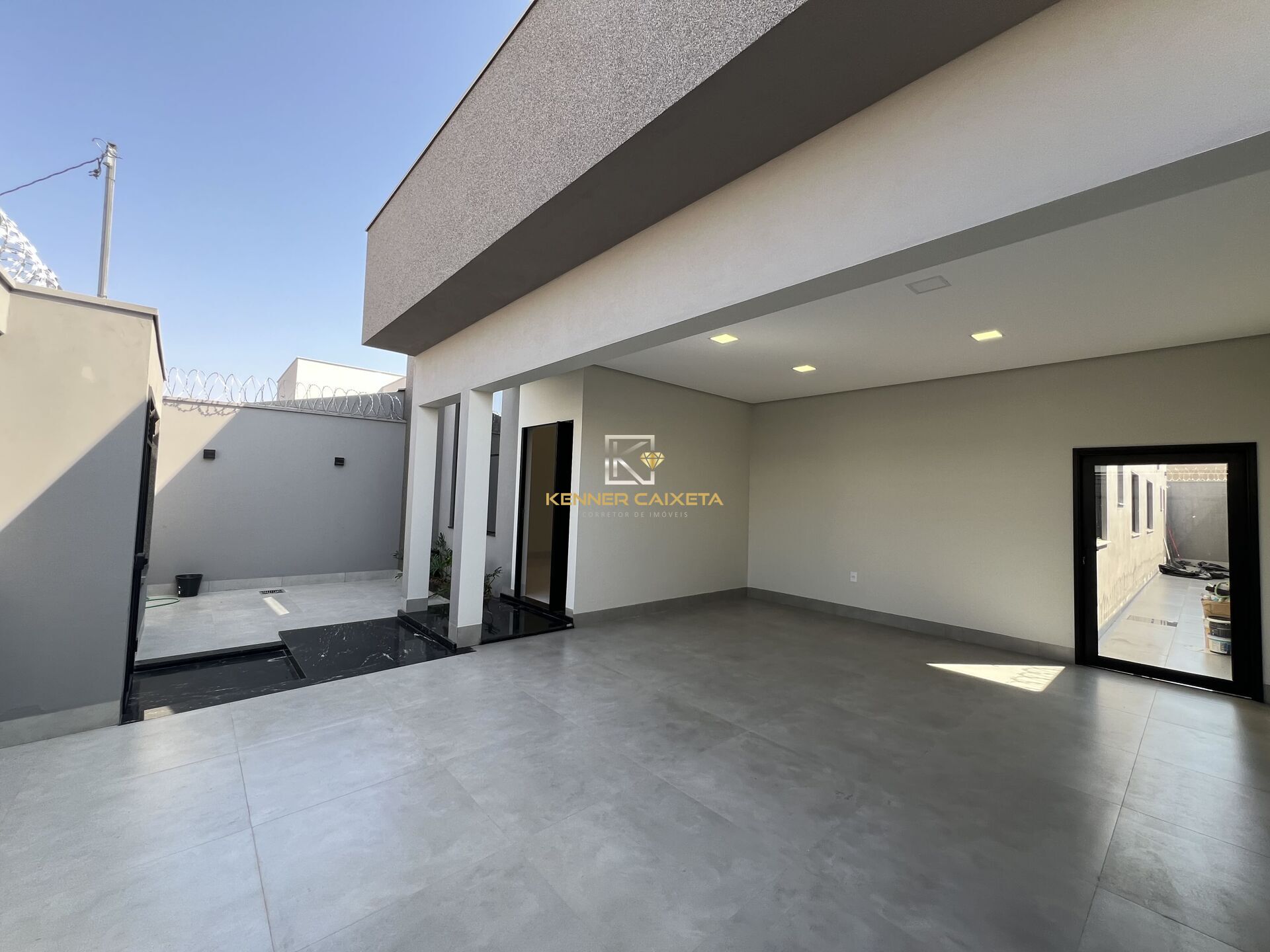 Casa à venda com 3 quartos, 158m² - Foto 1