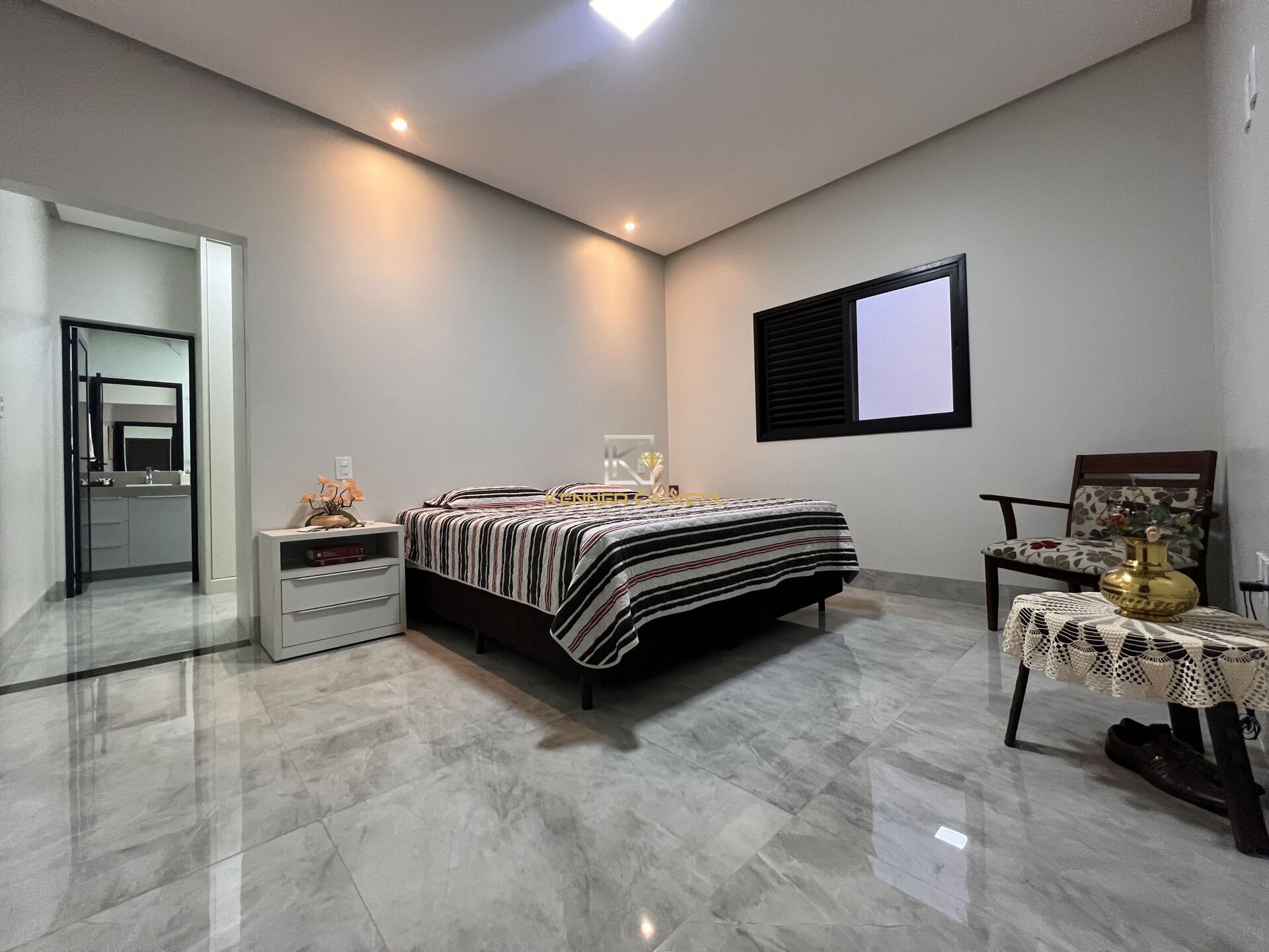 Casa à venda com 3 quartos, 252m² - Foto 15