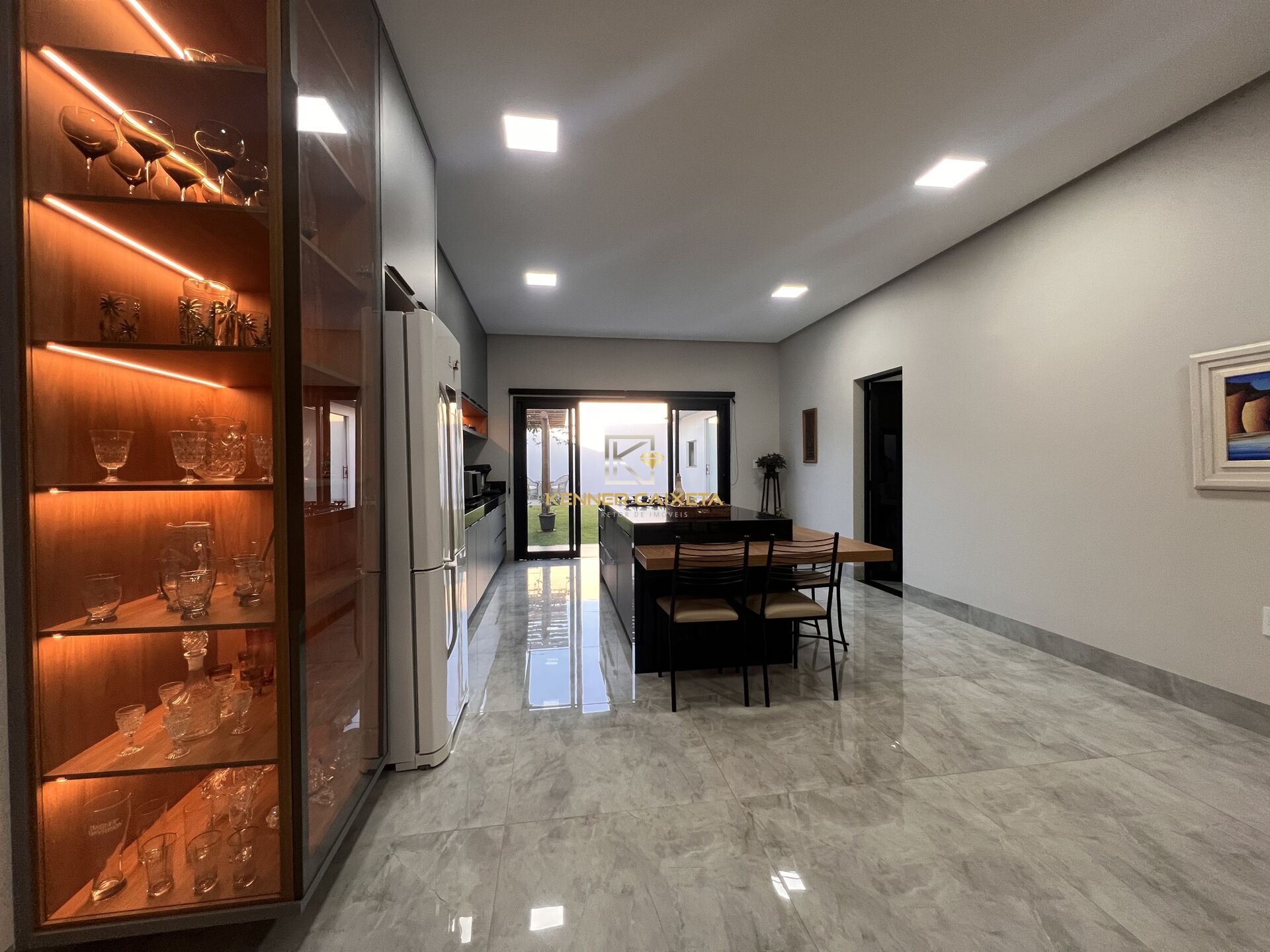 Casa à venda com 3 quartos, 252m² - Foto 6