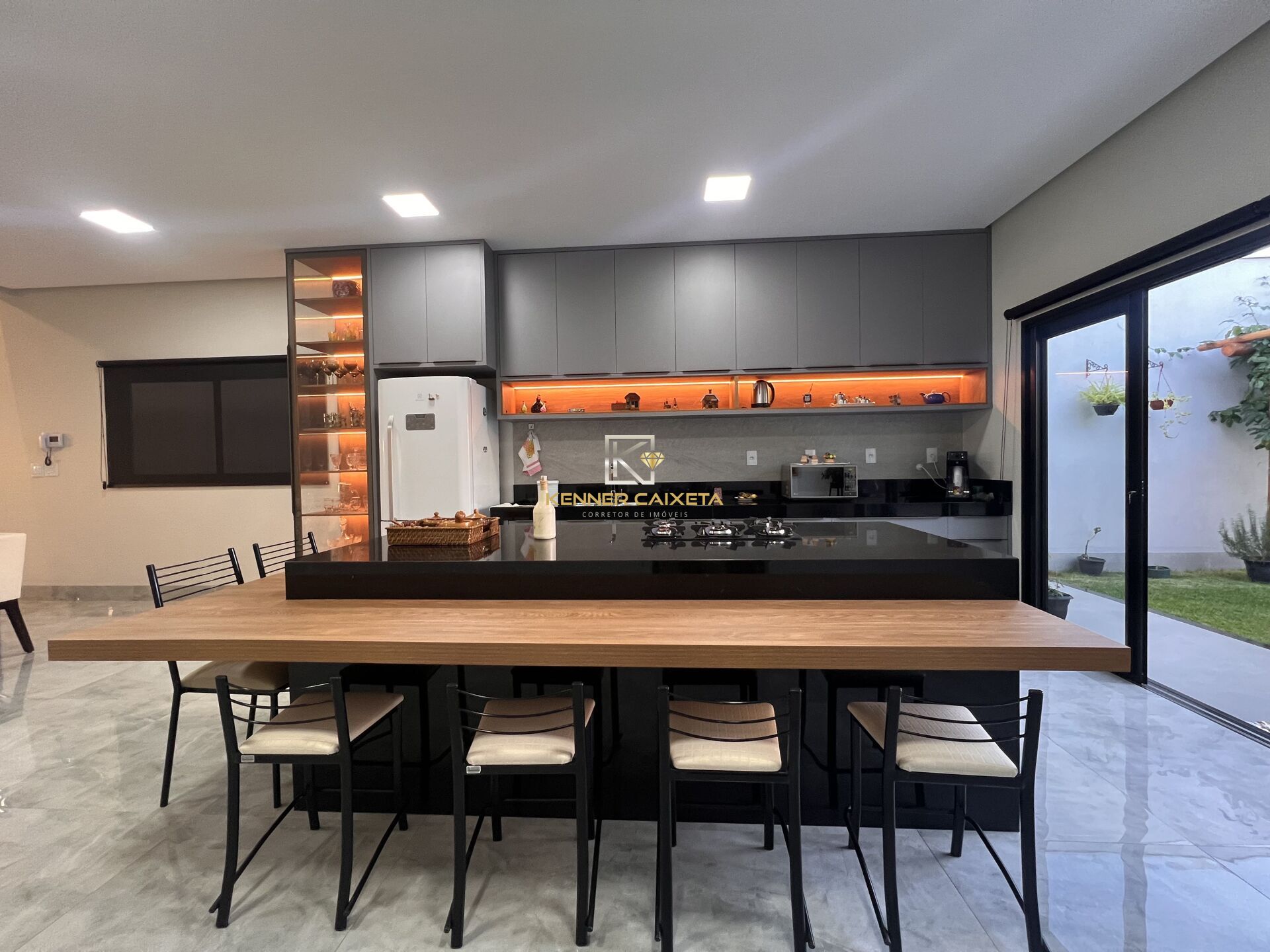 Casa à venda com 3 quartos, 252m² - Foto 9