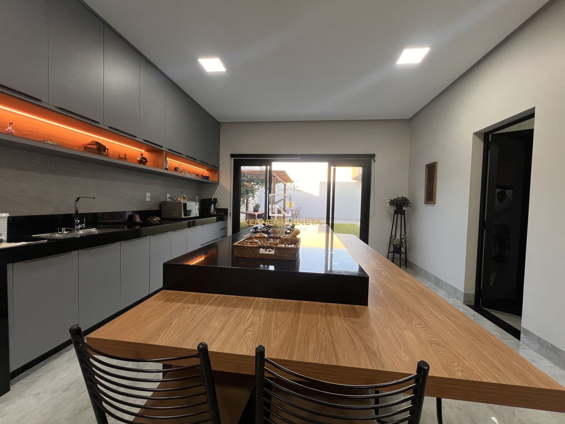 Casa à venda com 3 quartos, 252m² - Foto 8