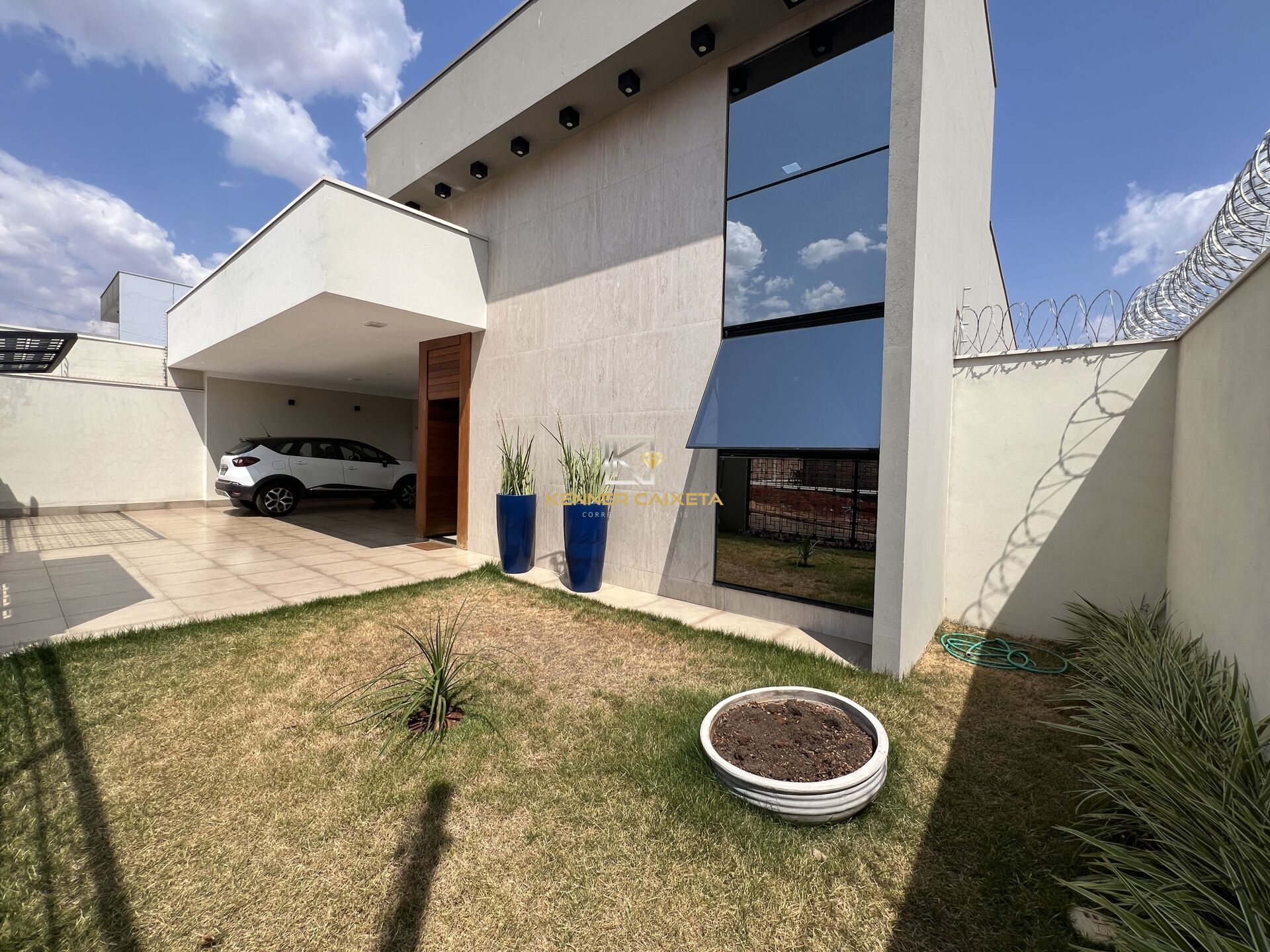 Casa à venda com 3 quartos, 190m² - Foto 1