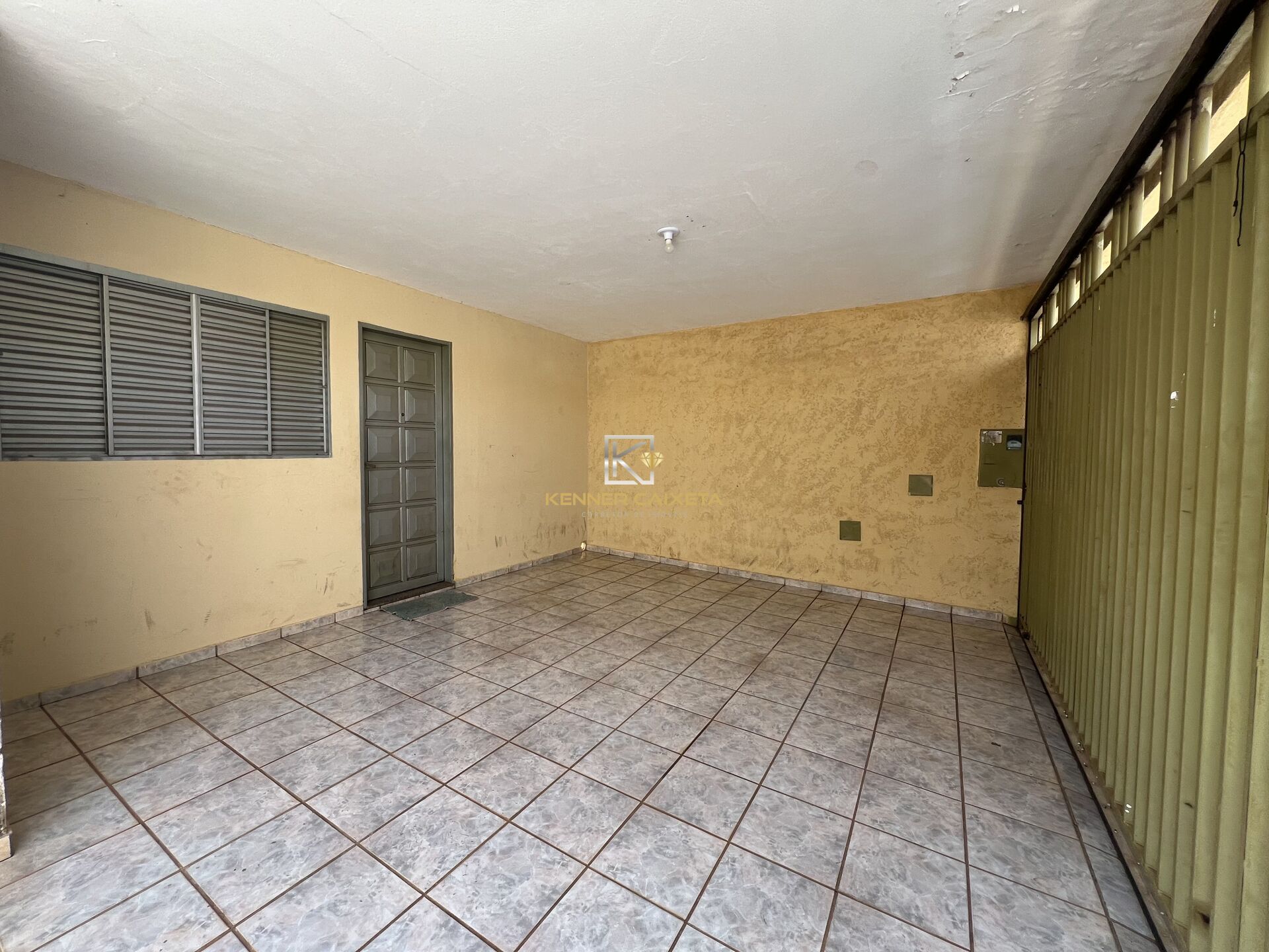 Casa à venda com 2 quartos, 128m² - Foto 1