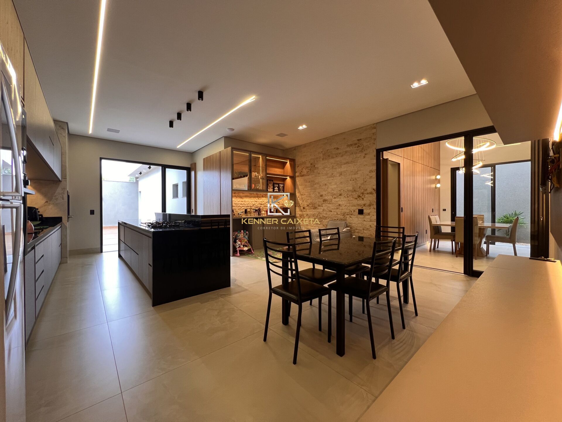 Casa à venda com 3 quartos, 239m² - Foto 13