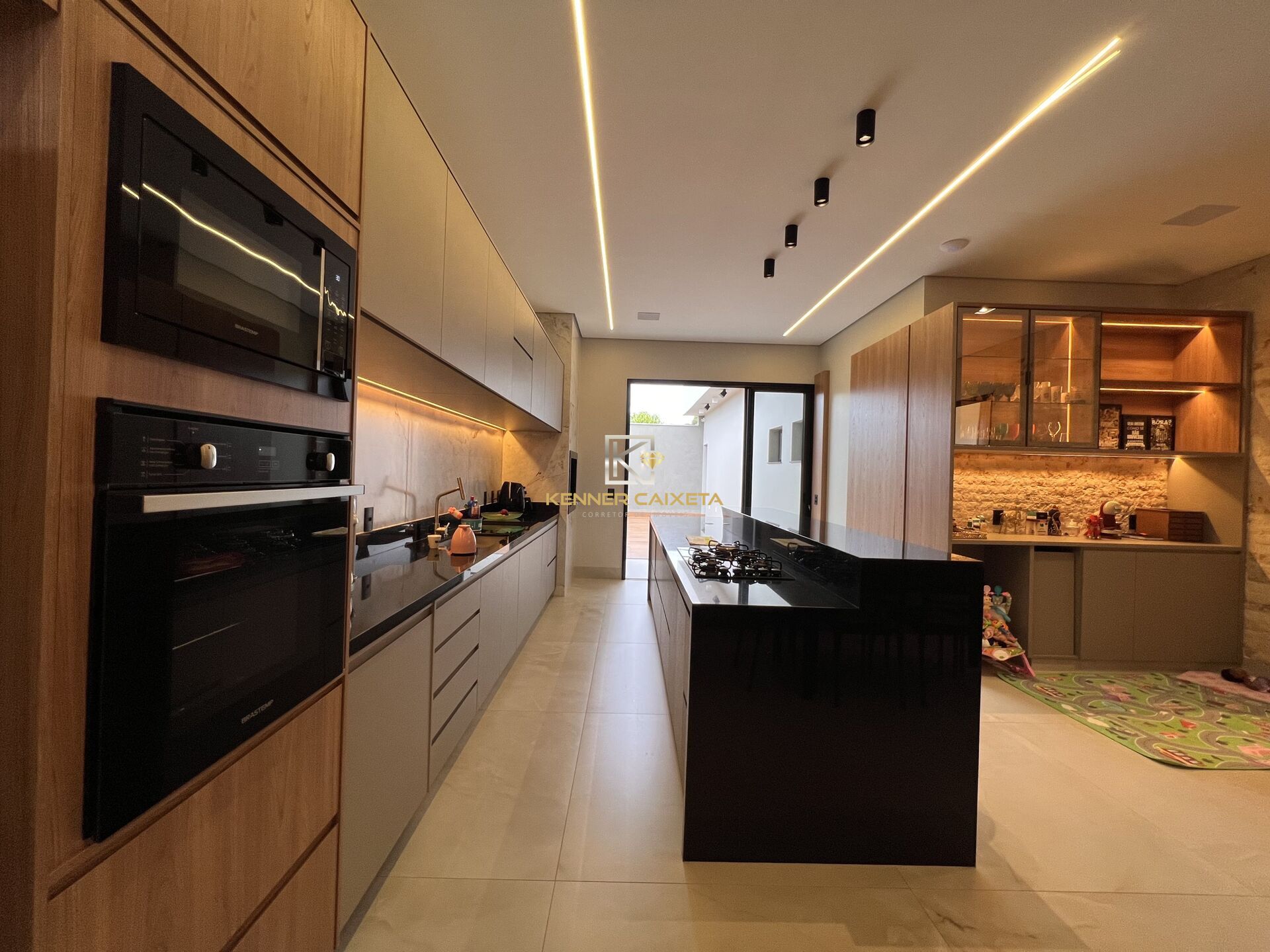 Casa à venda com 3 quartos, 239m² - Foto 12