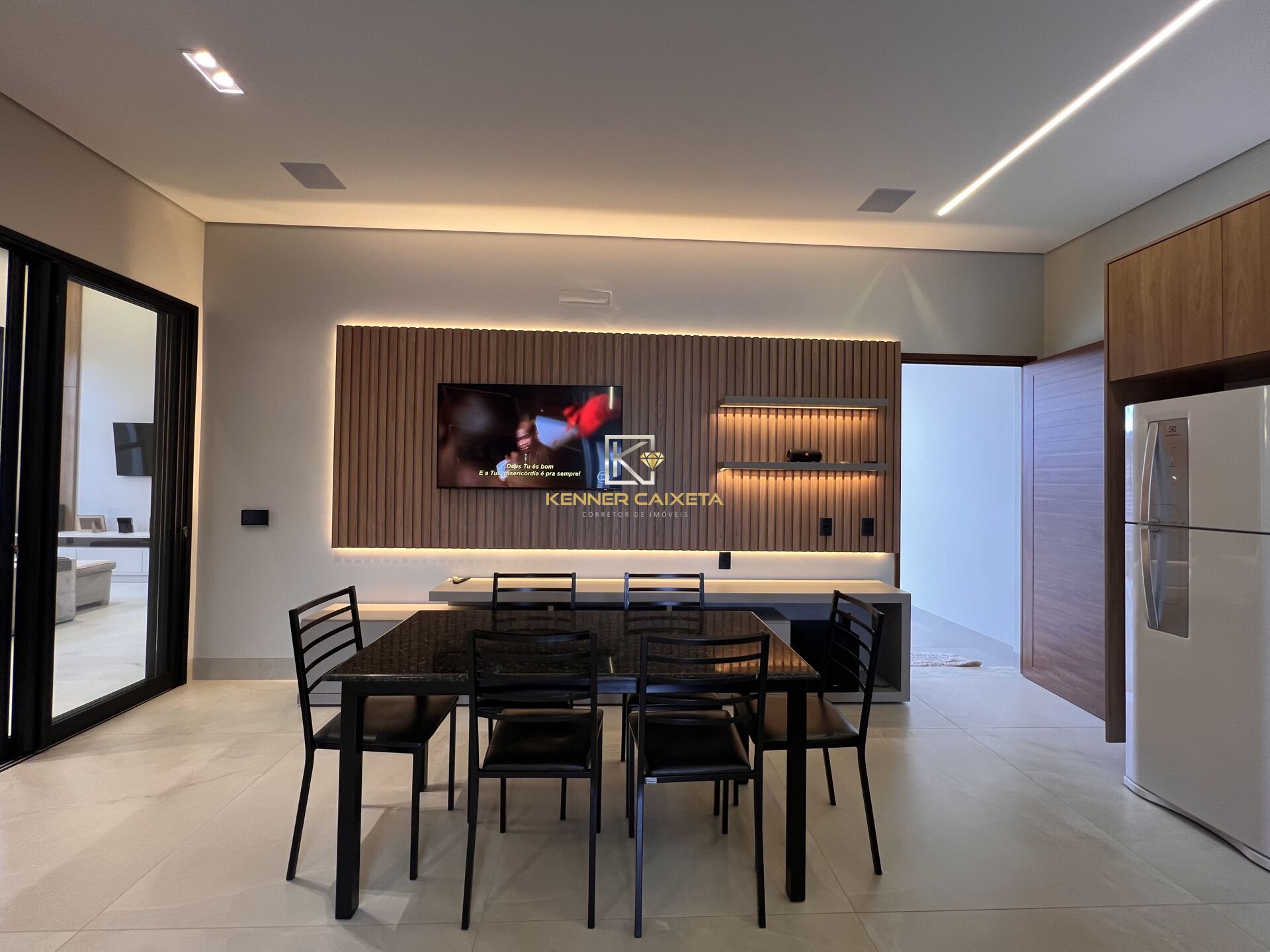 Casa à venda com 3 quartos, 239m² - Foto 4