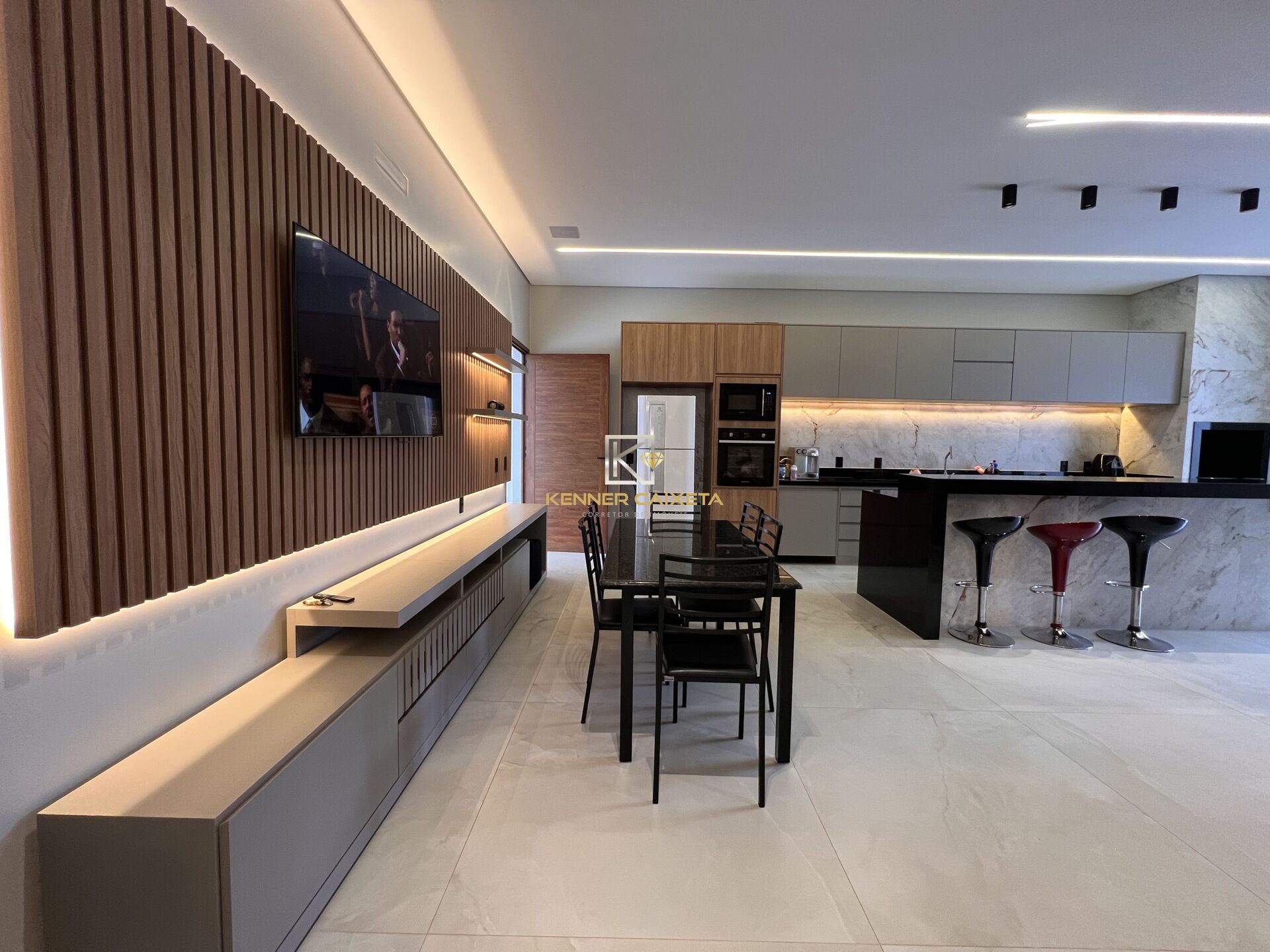 Casa à venda com 3 quartos, 239m² - Foto 3
