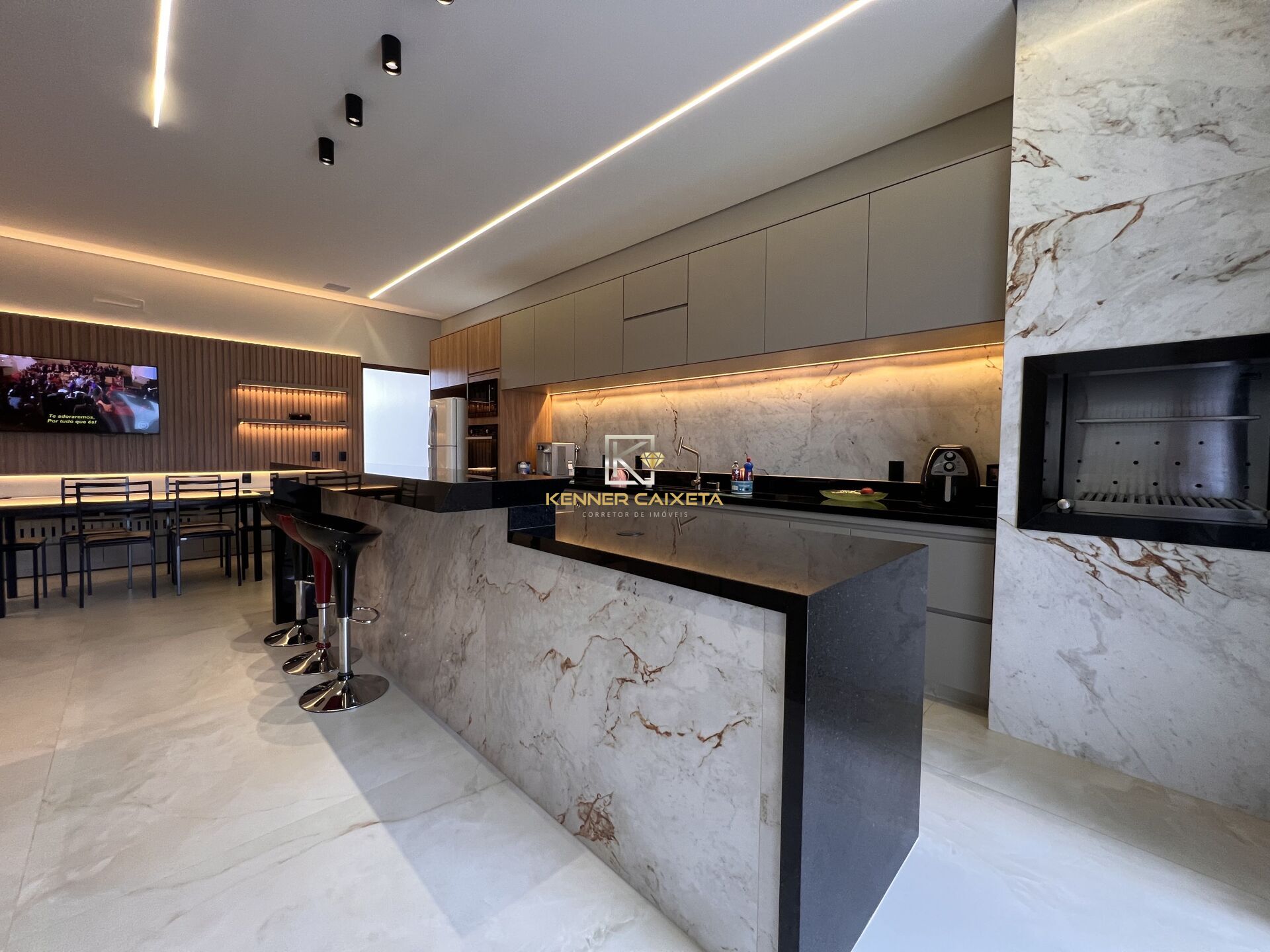 Casa à venda com 3 quartos, 239m² - Foto 9