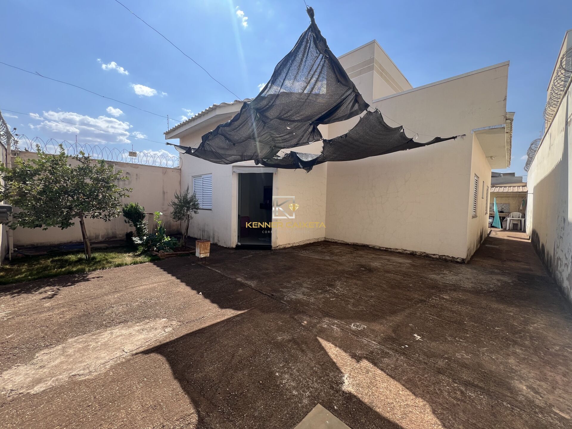 Casa à venda com 2 quartos, 69m² - Foto 2