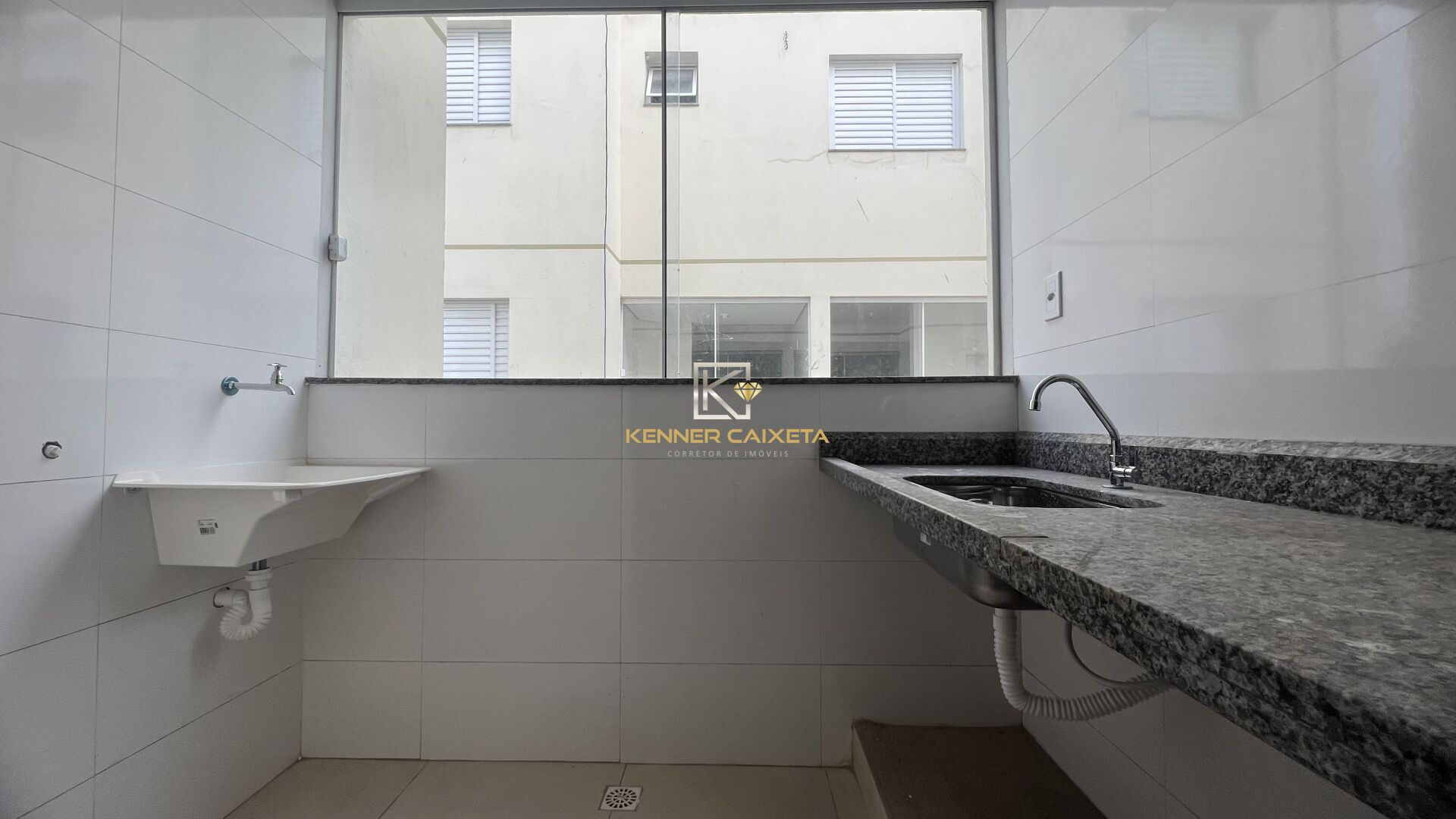 Apartamento à venda com 2 quartos, 42m² - Foto 4