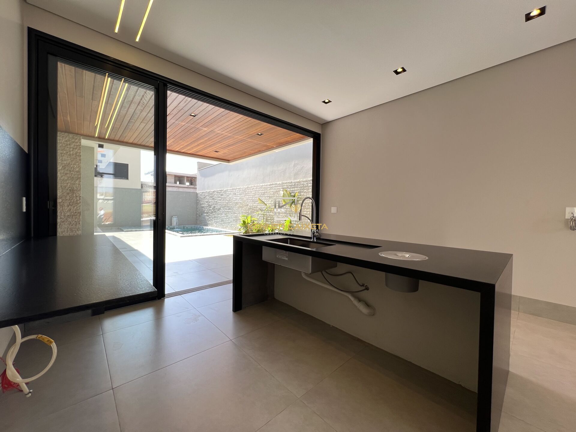 Casa à venda com 3 quartos, 250m² - Foto 6