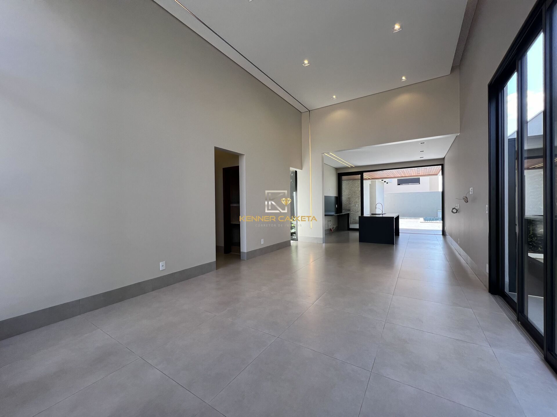 Casa à venda com 3 quartos, 250m² - Foto 3