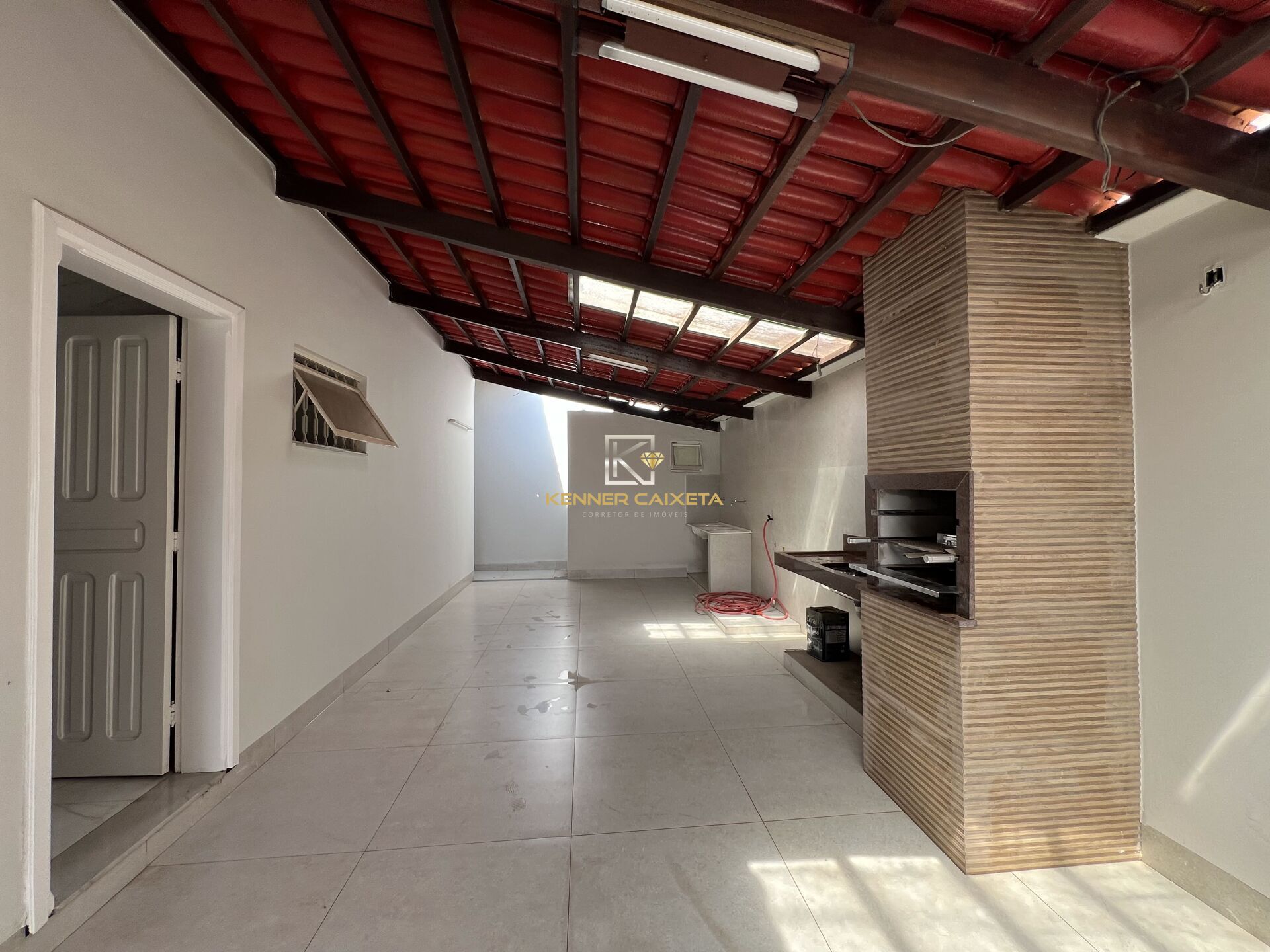 Casa à venda com 4 quartos, 229m² - Foto 3