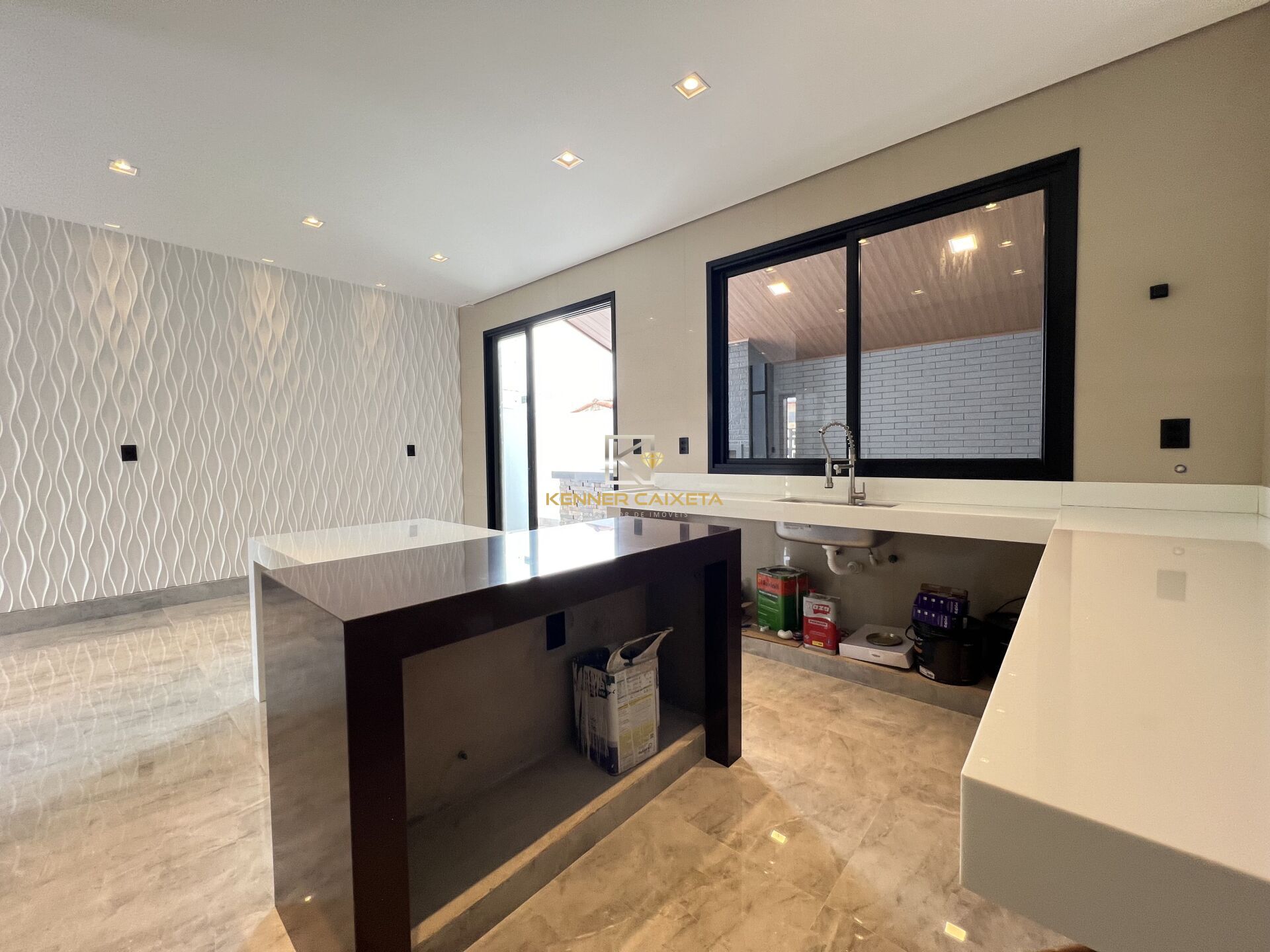 Casa à venda com 3 quartos, 184m² - Foto 4