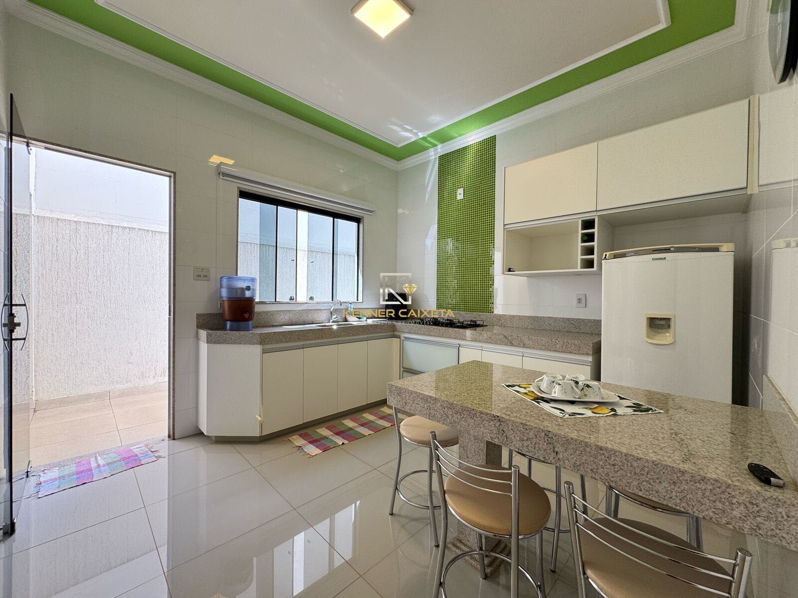 Casa à venda com 3 quartos, 185m² - Foto 4