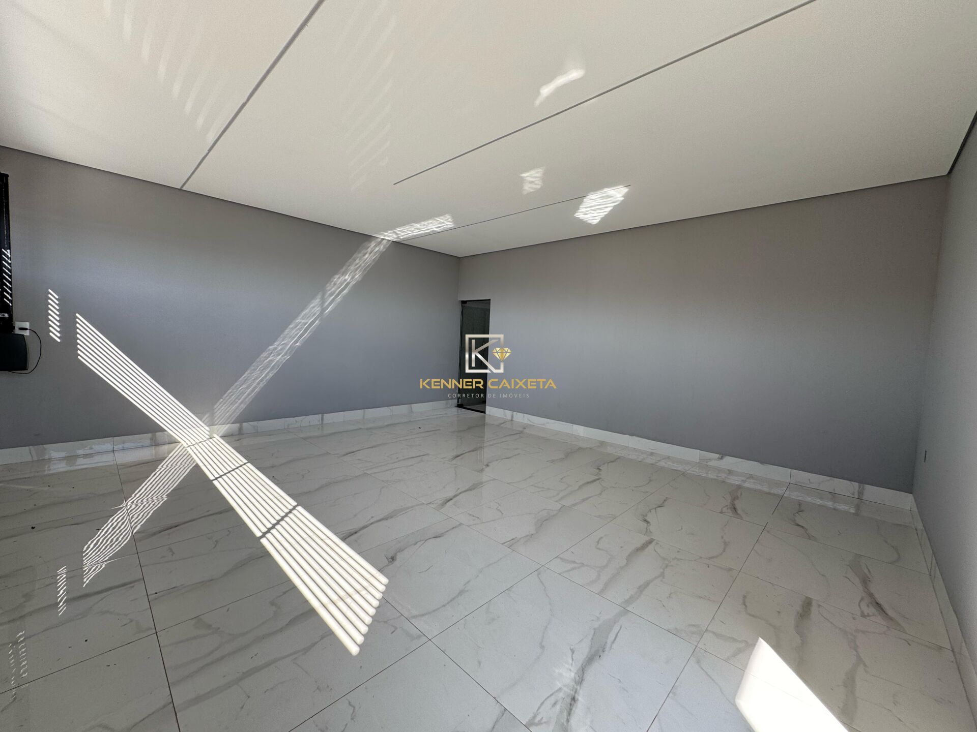 Casa à venda com 3 quartos, 170m² - Foto 2