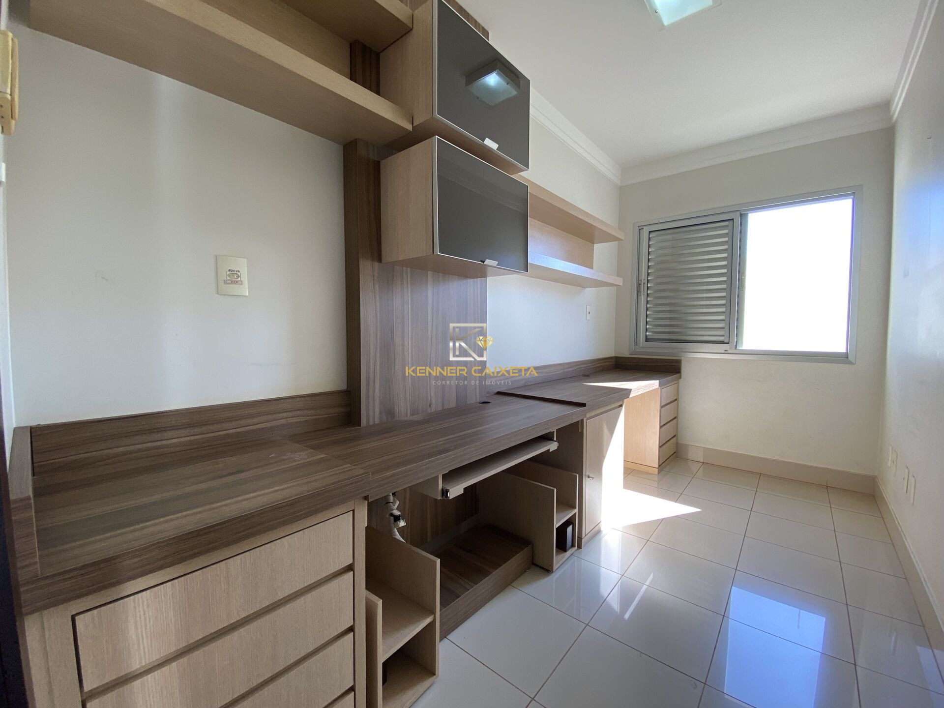 Casa à venda com 3 quartos, 350m² - Foto 3