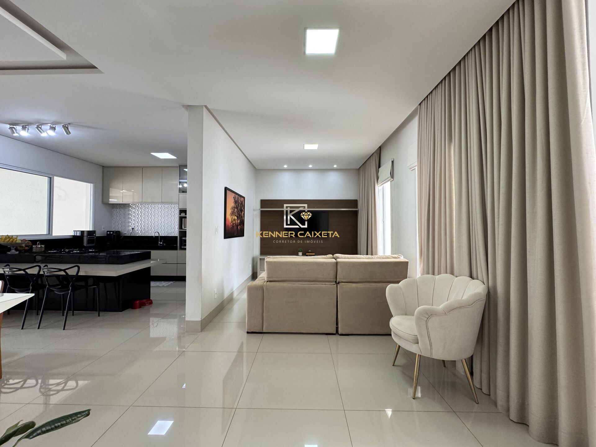 Casa à venda com 3 quartos, 243m² - Foto 3