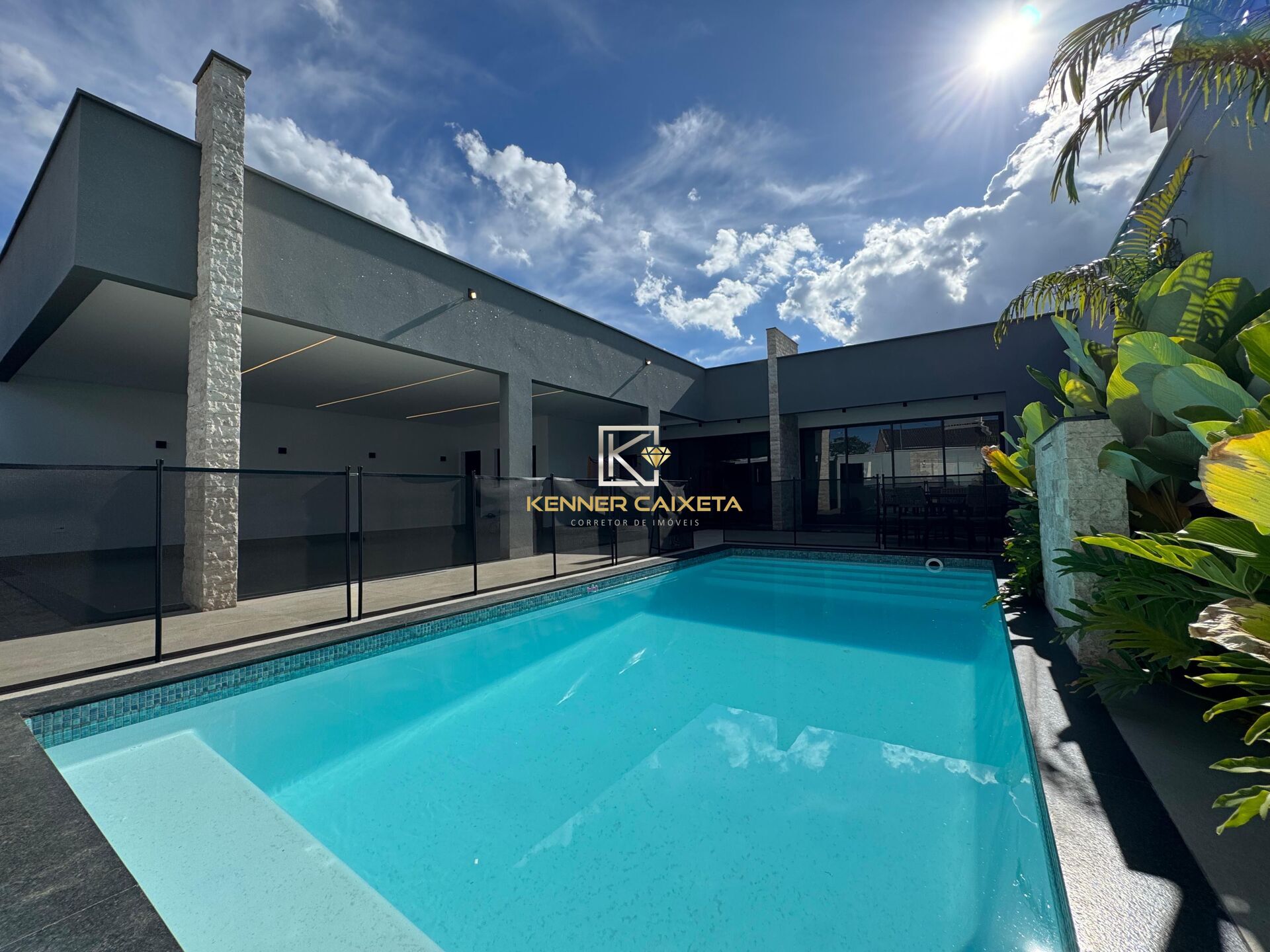 Casa, 3 quartos, 218 m² - Foto 1