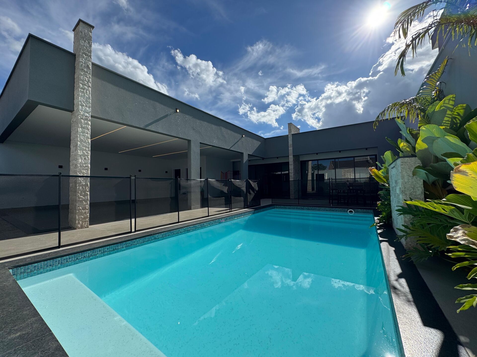 Casa, 3 quartos, 218 m² - Foto 1