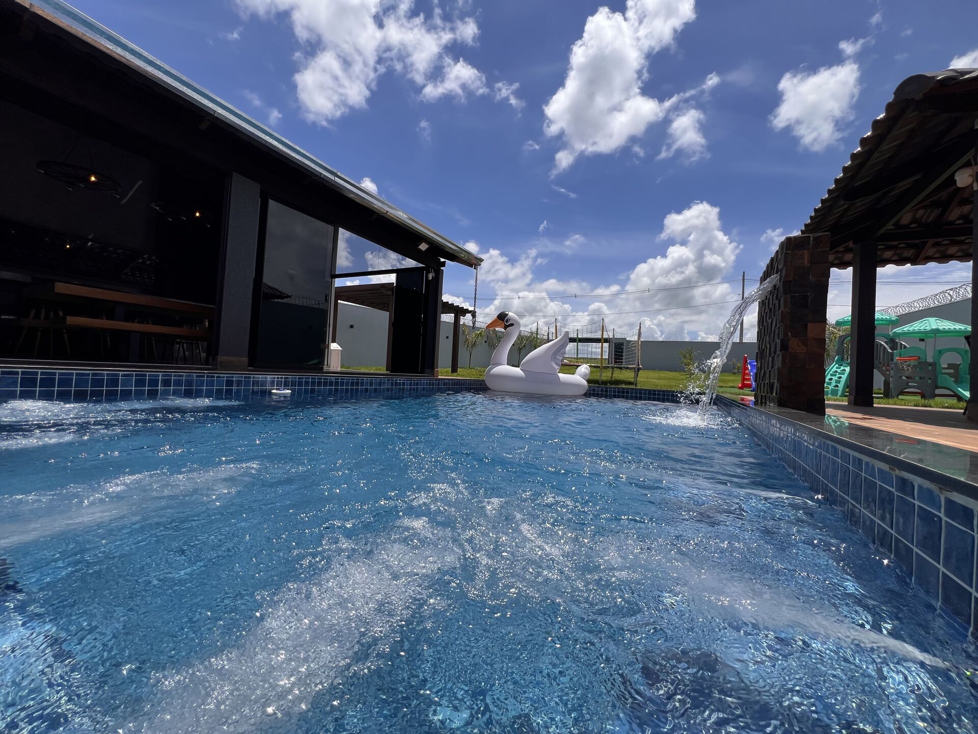 Chácara, 3 quartos, 1067 m² - Foto 2