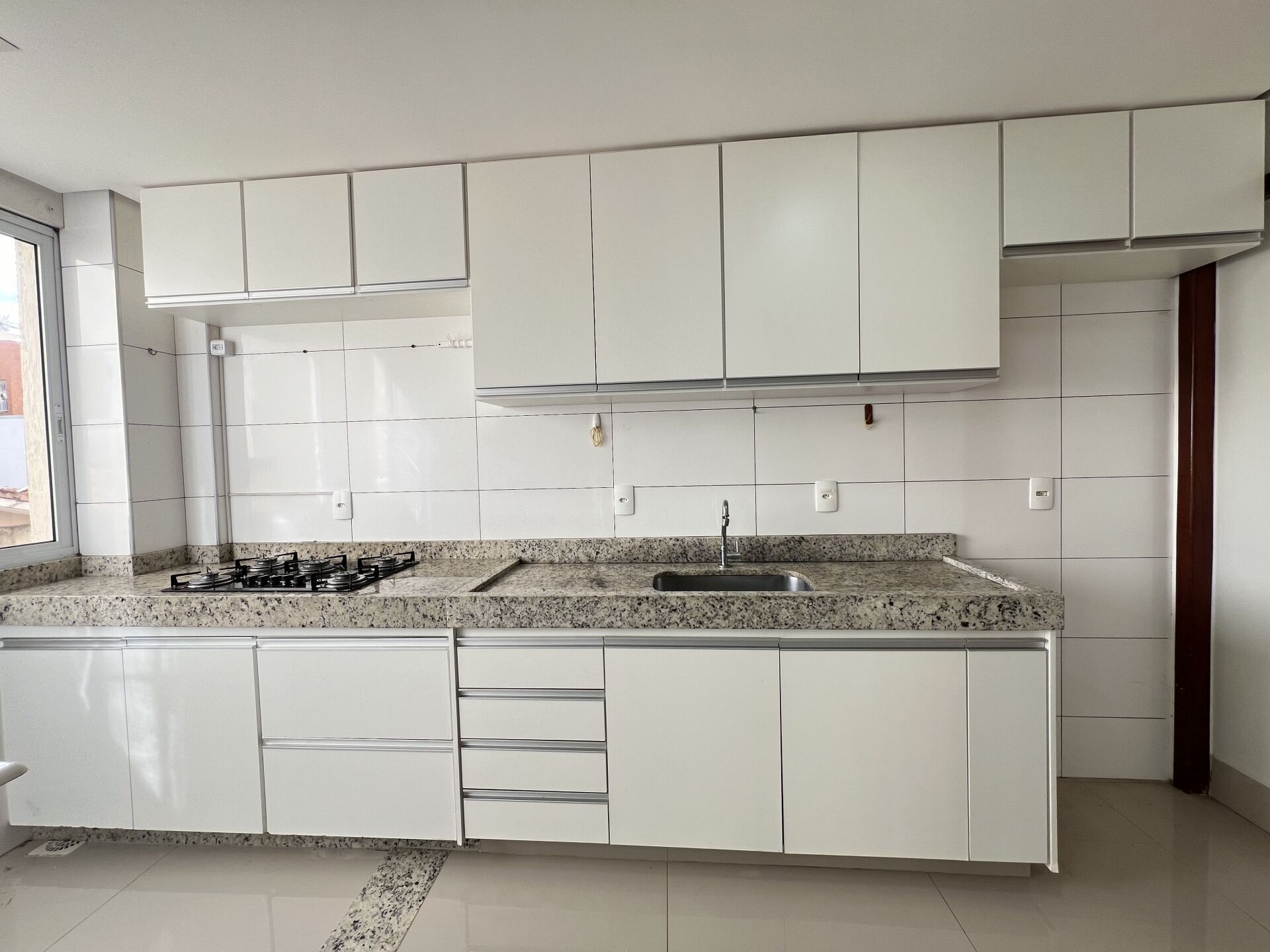 Apartamento à venda com 3 quartos, 107m² - Foto 4