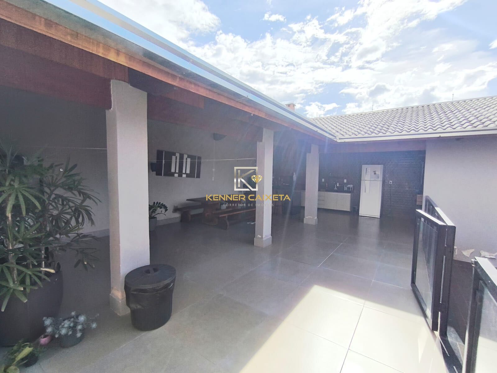 Casa, 3 quartos, 228 m² - Foto 2