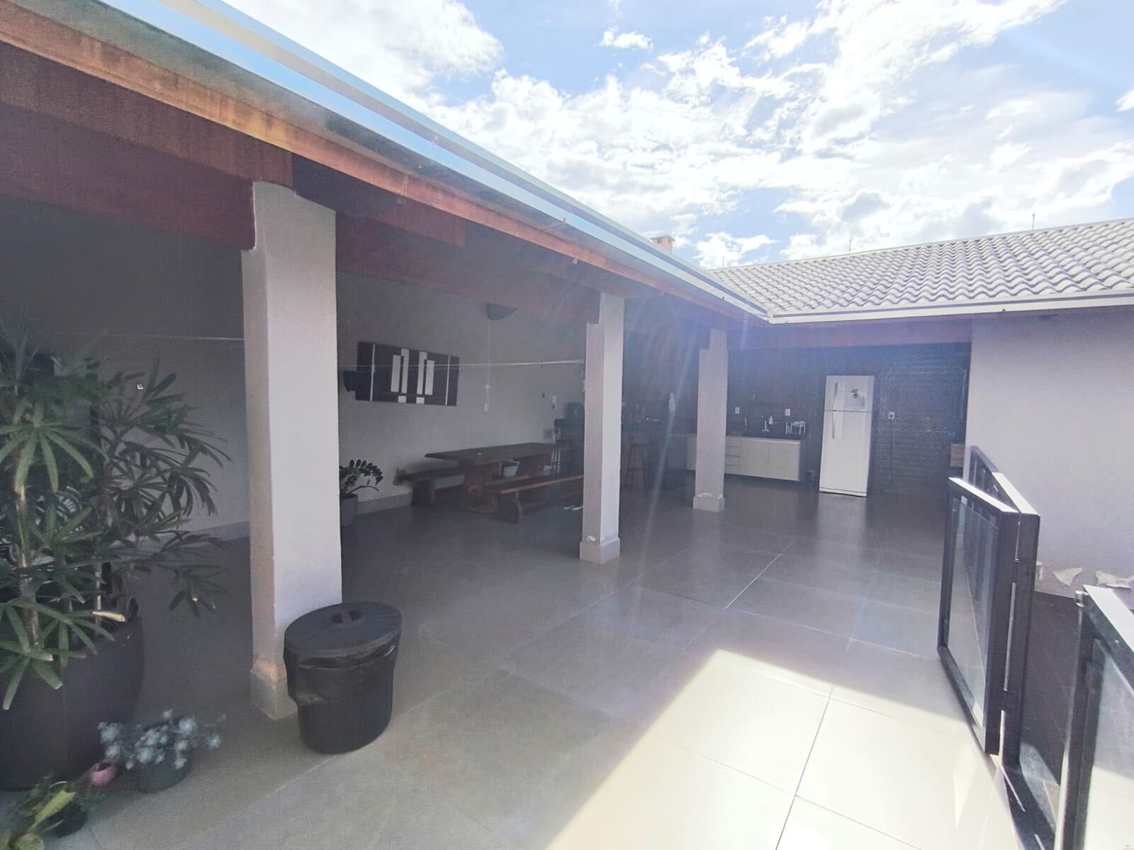 Casa, 3 quartos, 228 m² - Foto 2