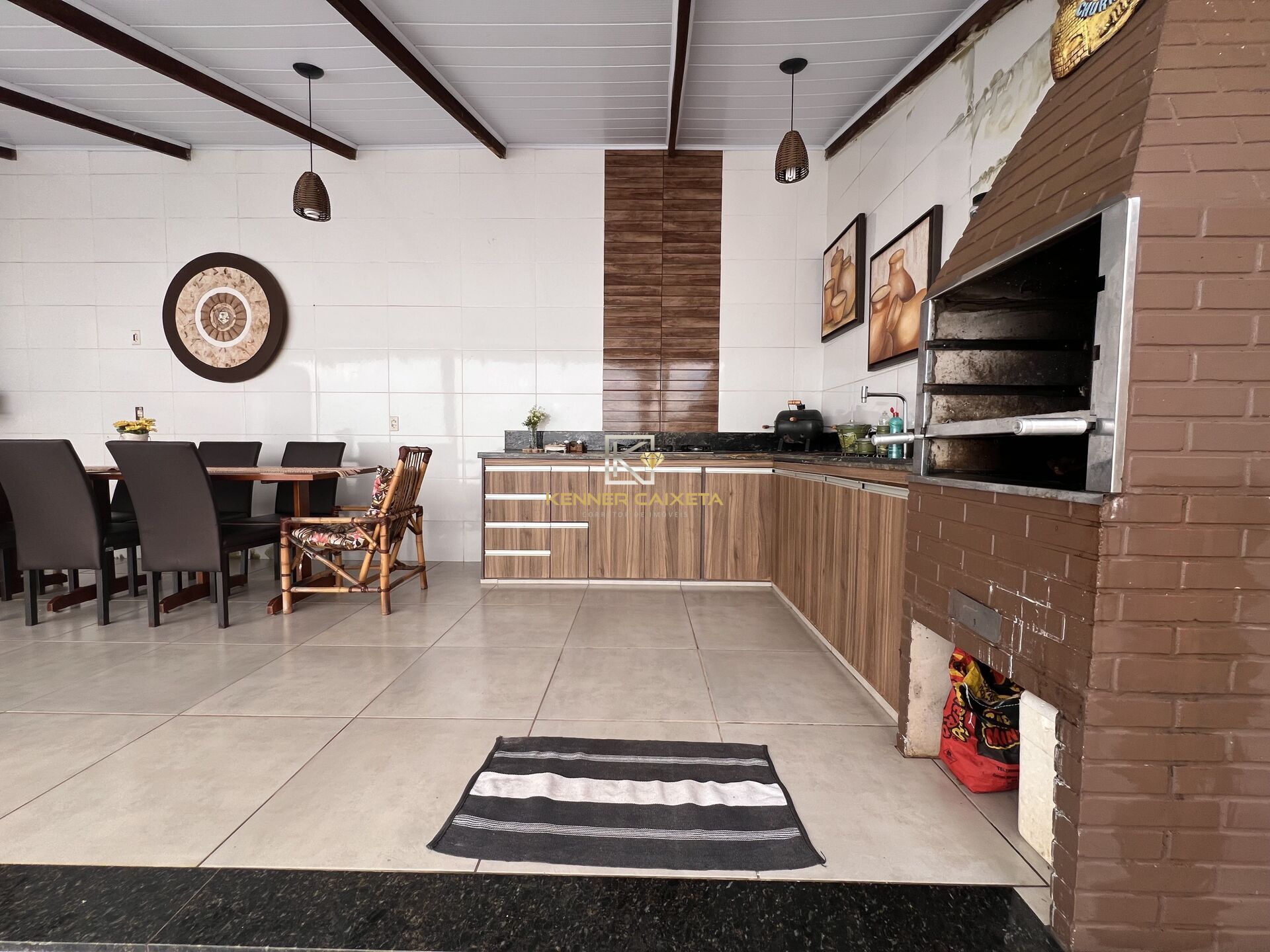 Casa à venda com 3 quartos, 138m² - Foto 1