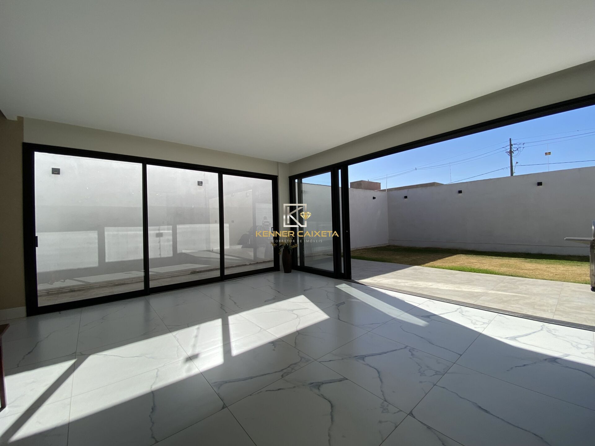 Casa à venda com 3 quartos, 212m² - Foto 8