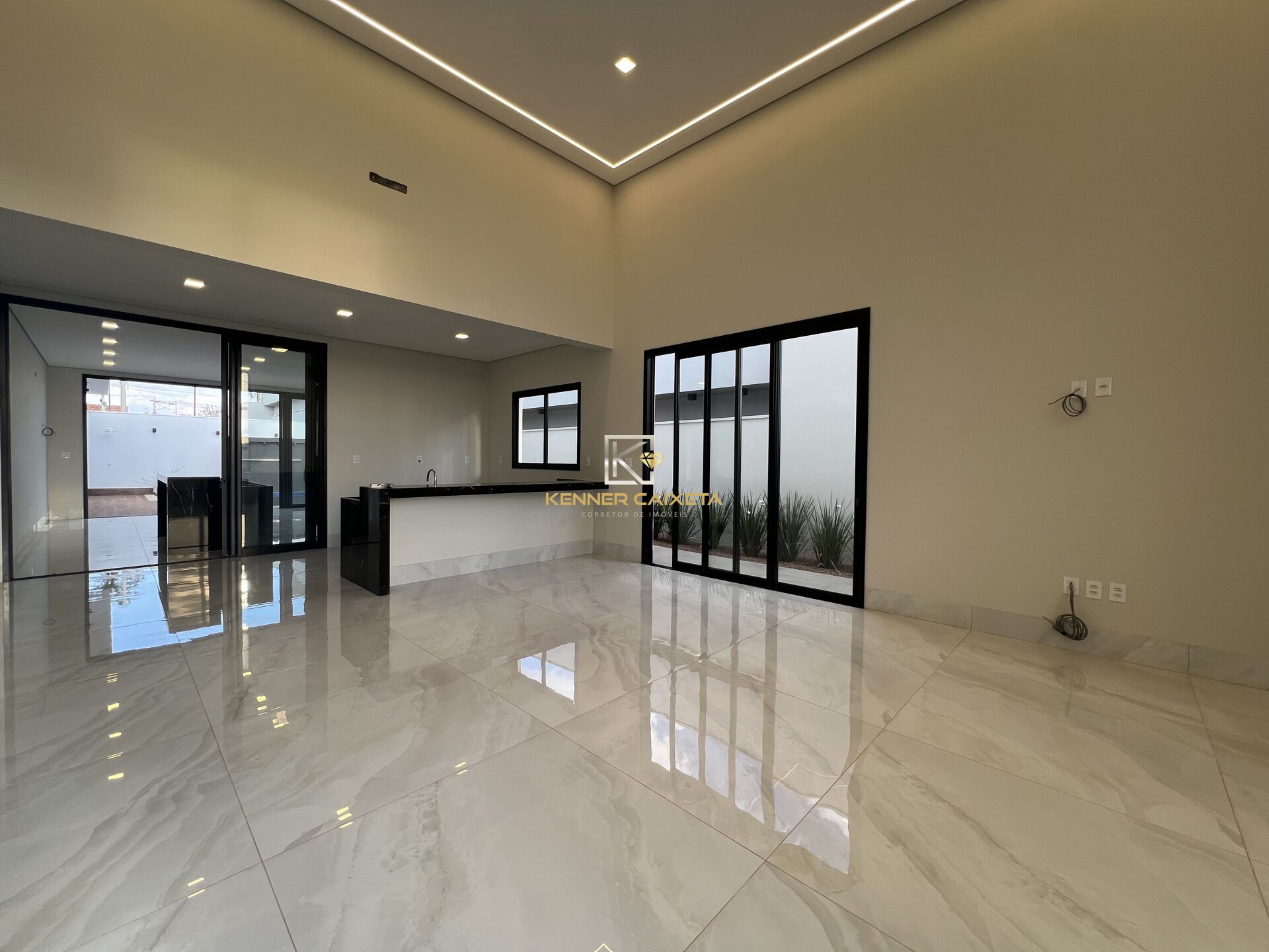 Casa à venda com 3 quartos, 225m² - Foto 3