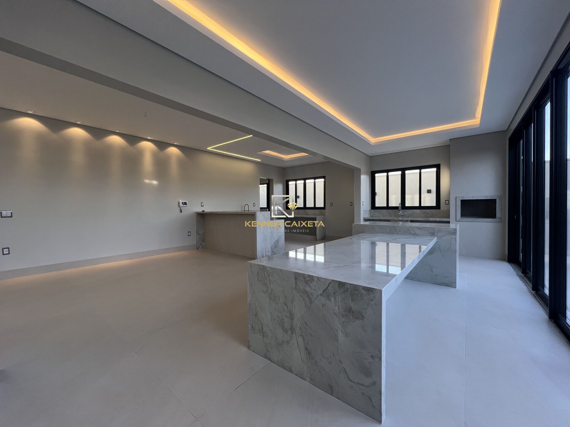 Casa à venda com 4 quartos, 313m² - Foto 15